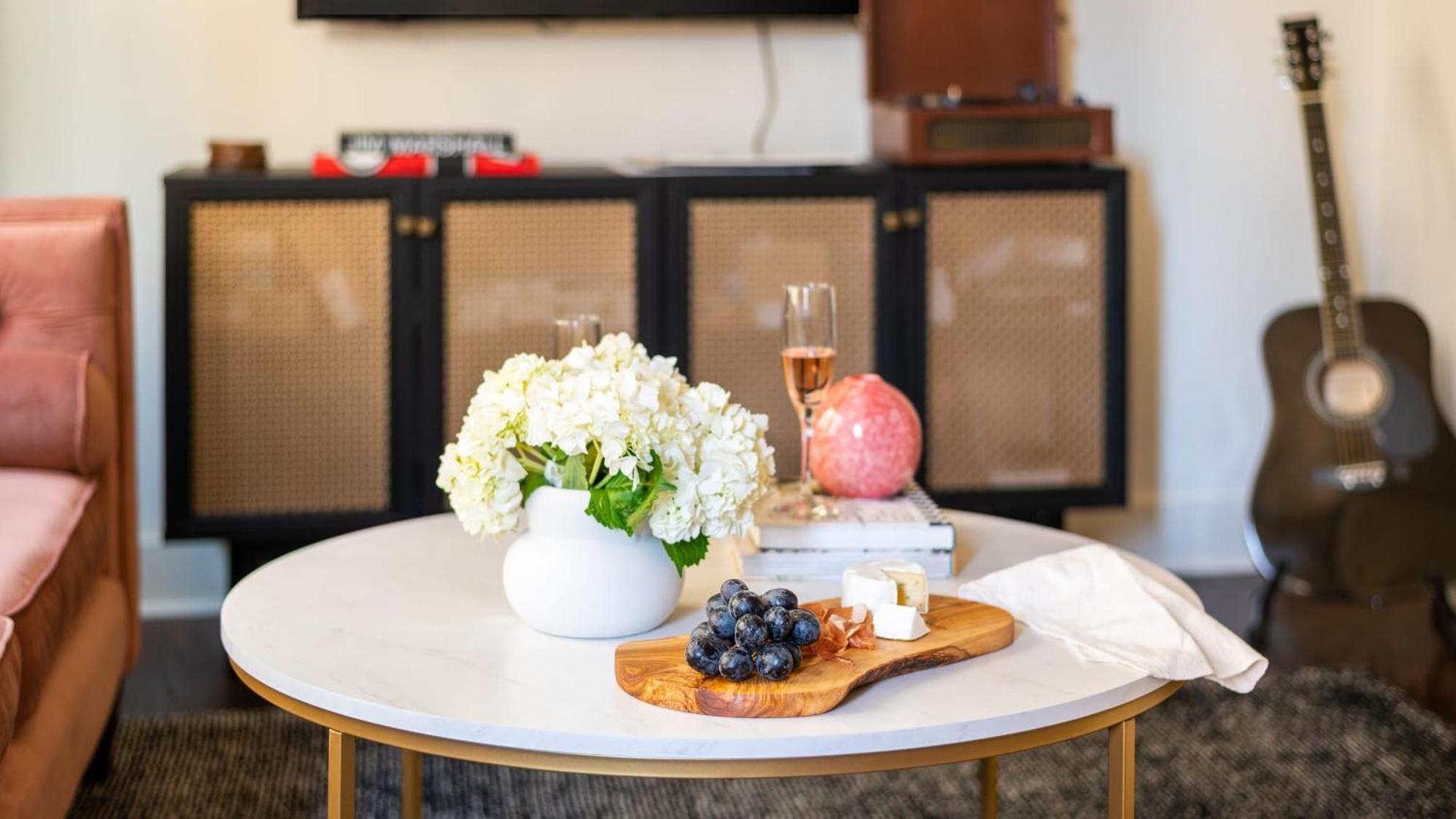 Hart Buyout 6 By Avantstay Two Town W Stunning Amenities Design Apartment