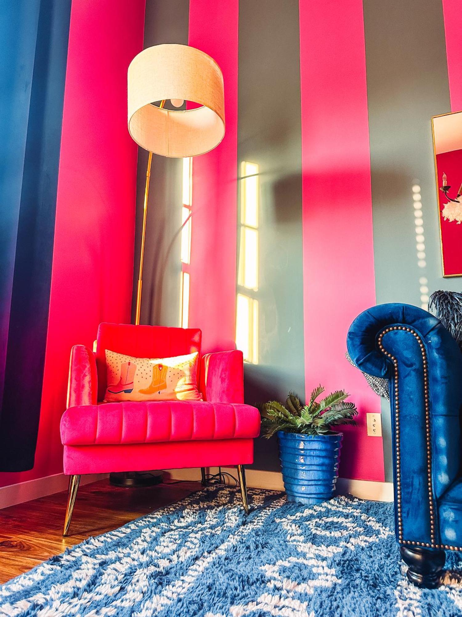 Dolly's Yacht Club - Cozy Retreat Near Broadway