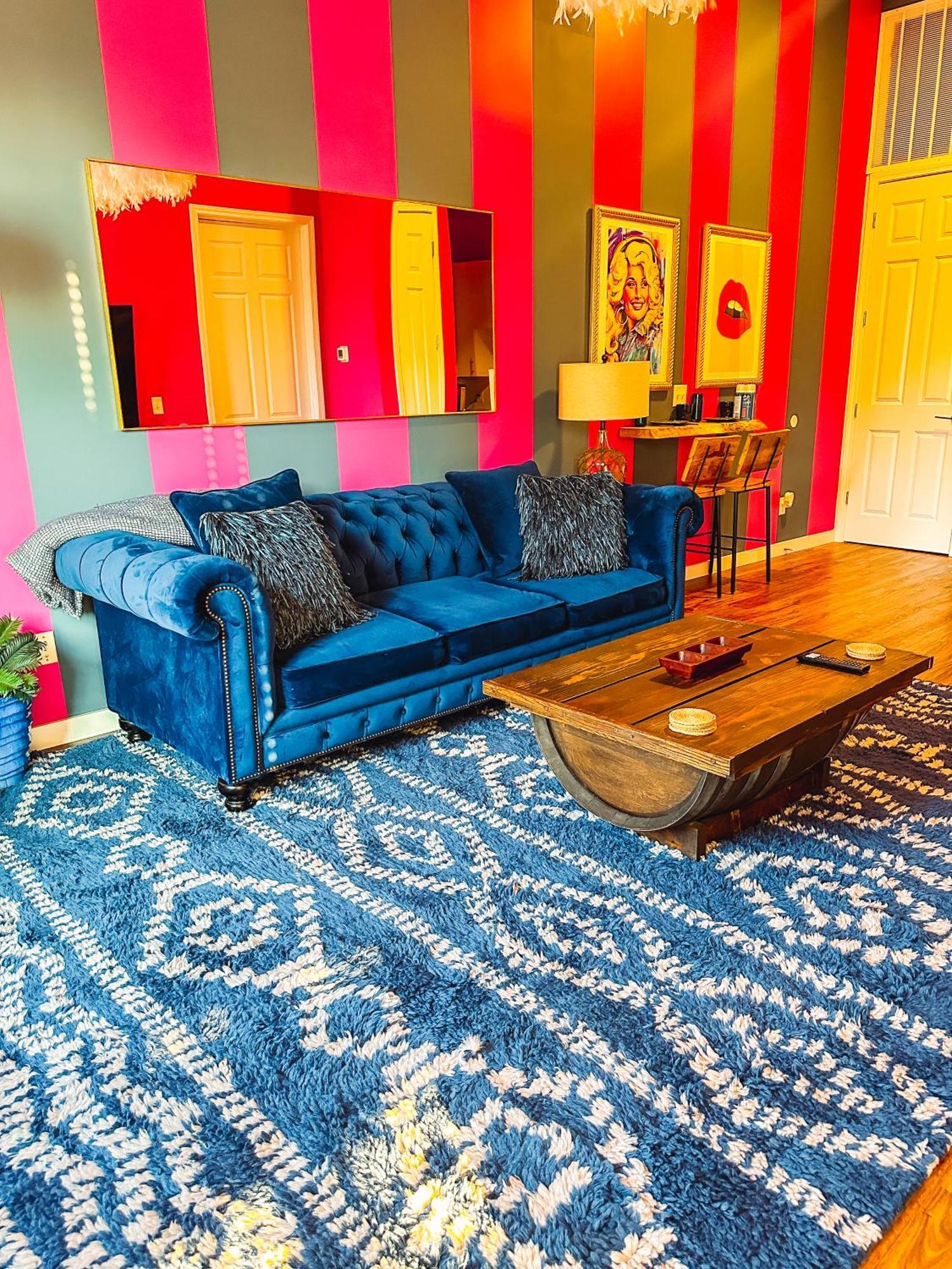 Dolly's Yacht Club - Cozy Retreat Near Broadway Nashville