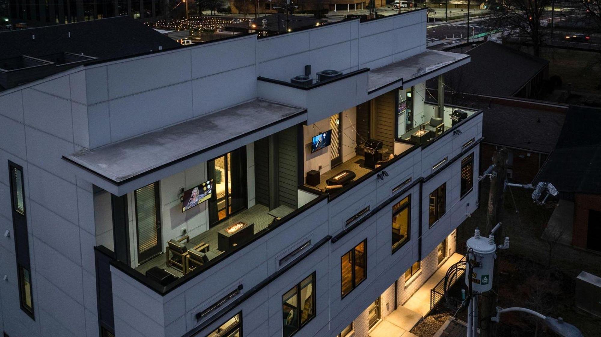 Two Lavish Gulch Homes - Mins To Broadway Holiday home