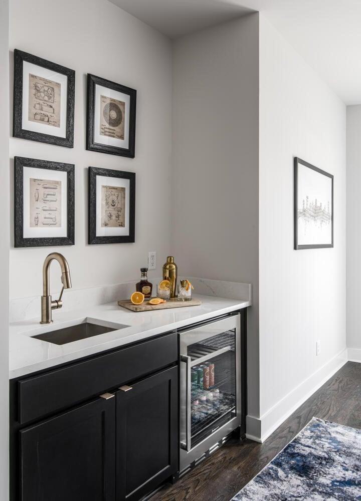 Luxe-tennessee Row-heart Of Gulch-mins To Broadway Holiday home Nashville