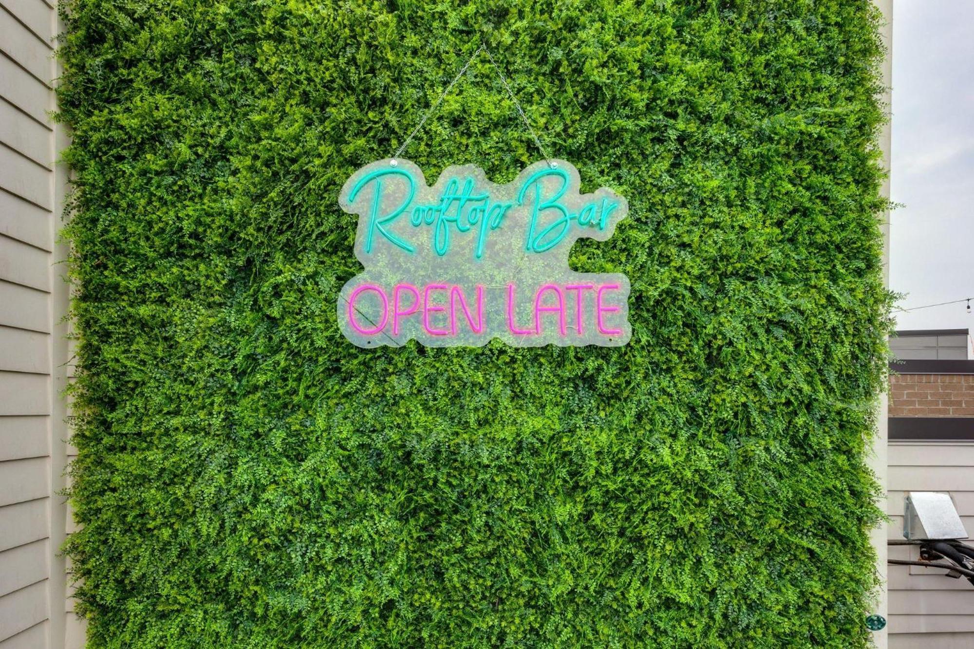 Vivid Vocals - 4 Mins To Broadway - Rooftop Patio Holiday home *