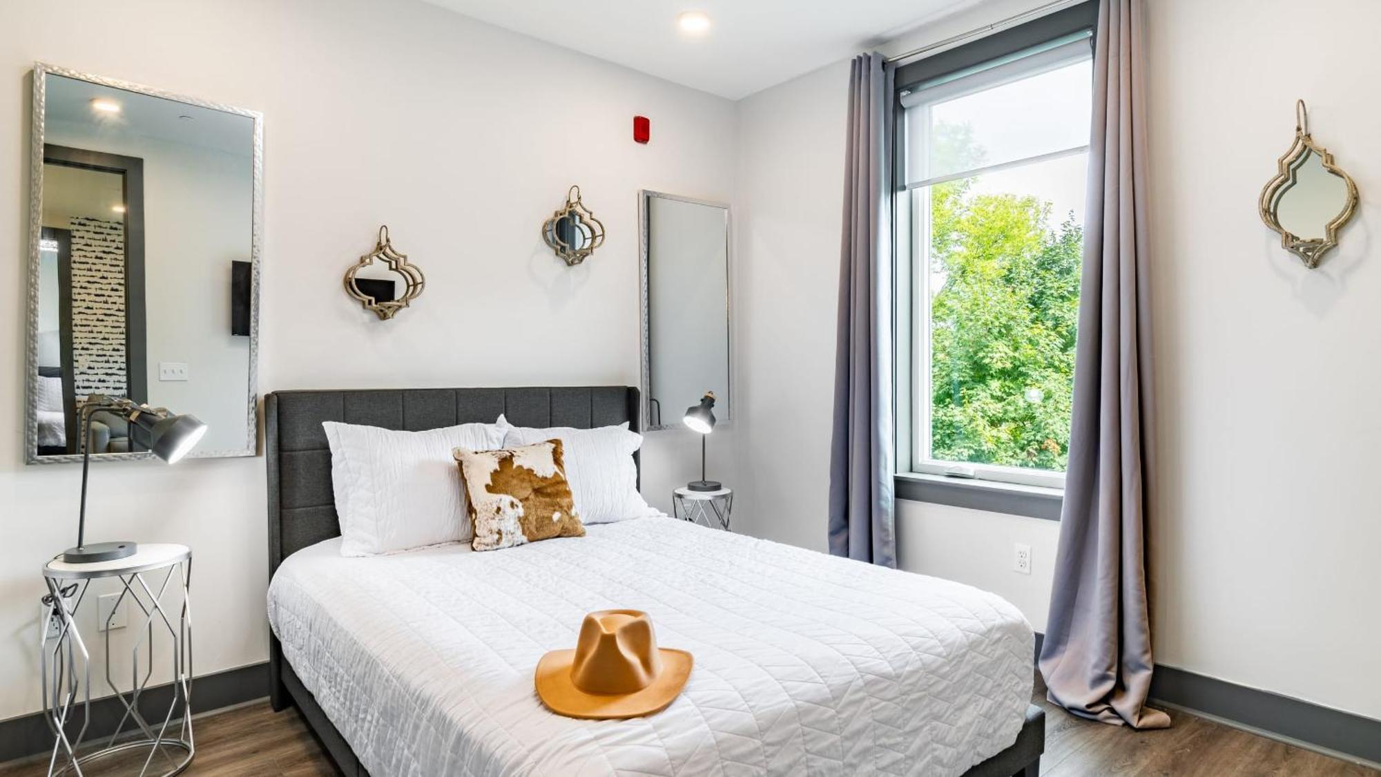 Downtown 2br Balcony Parking Near Broadway Holiday home