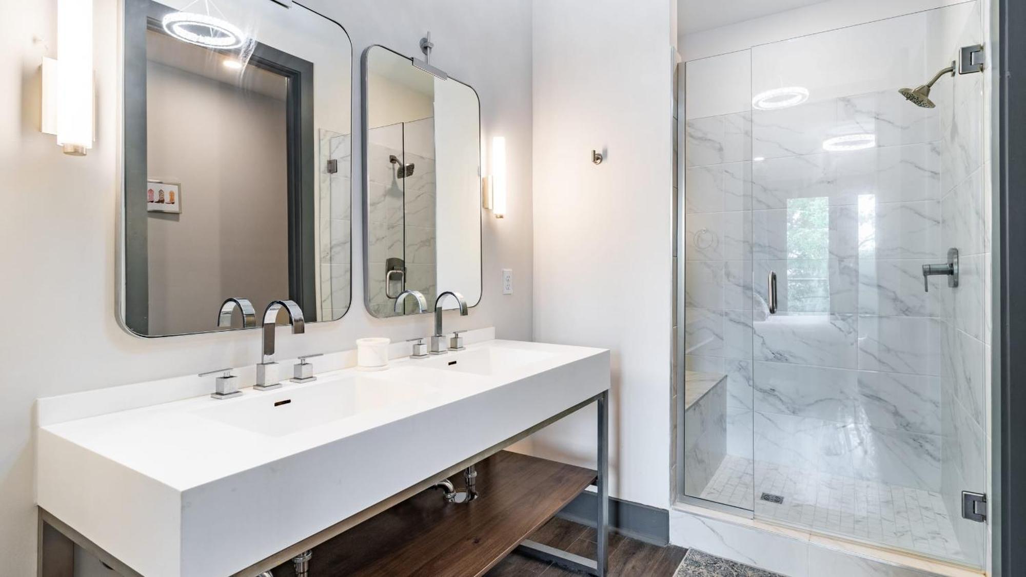 Holiday home Downtown 2br Balcony Parking Near Broadway Nashville