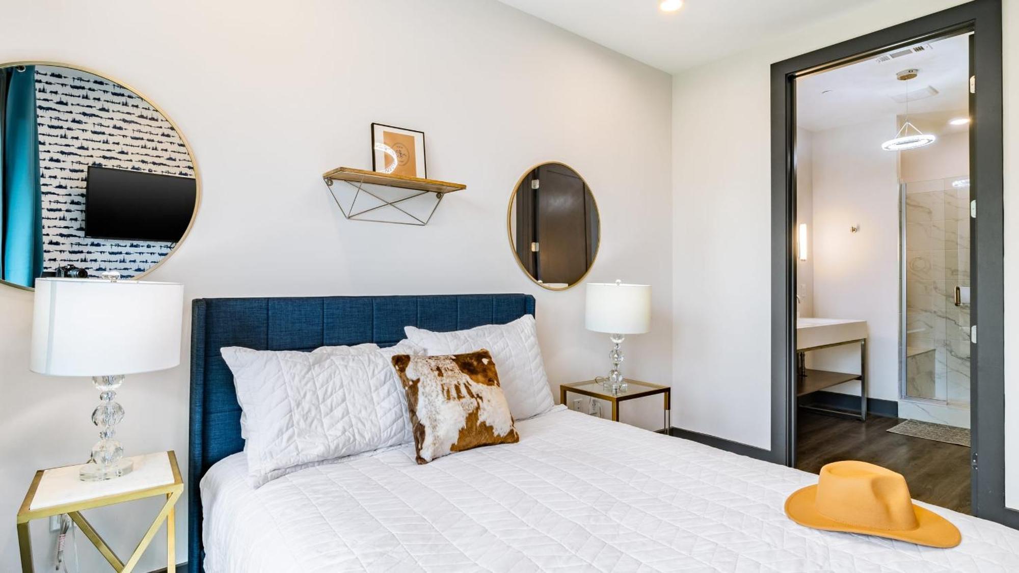 Downtown 2br Balcony Parking Near Broadway Holiday home *