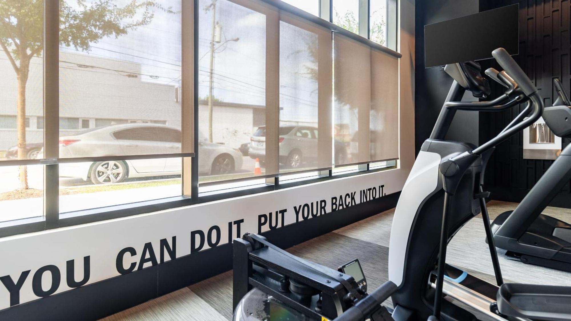 Downtown 2br Balcony Parking Near Broadway *