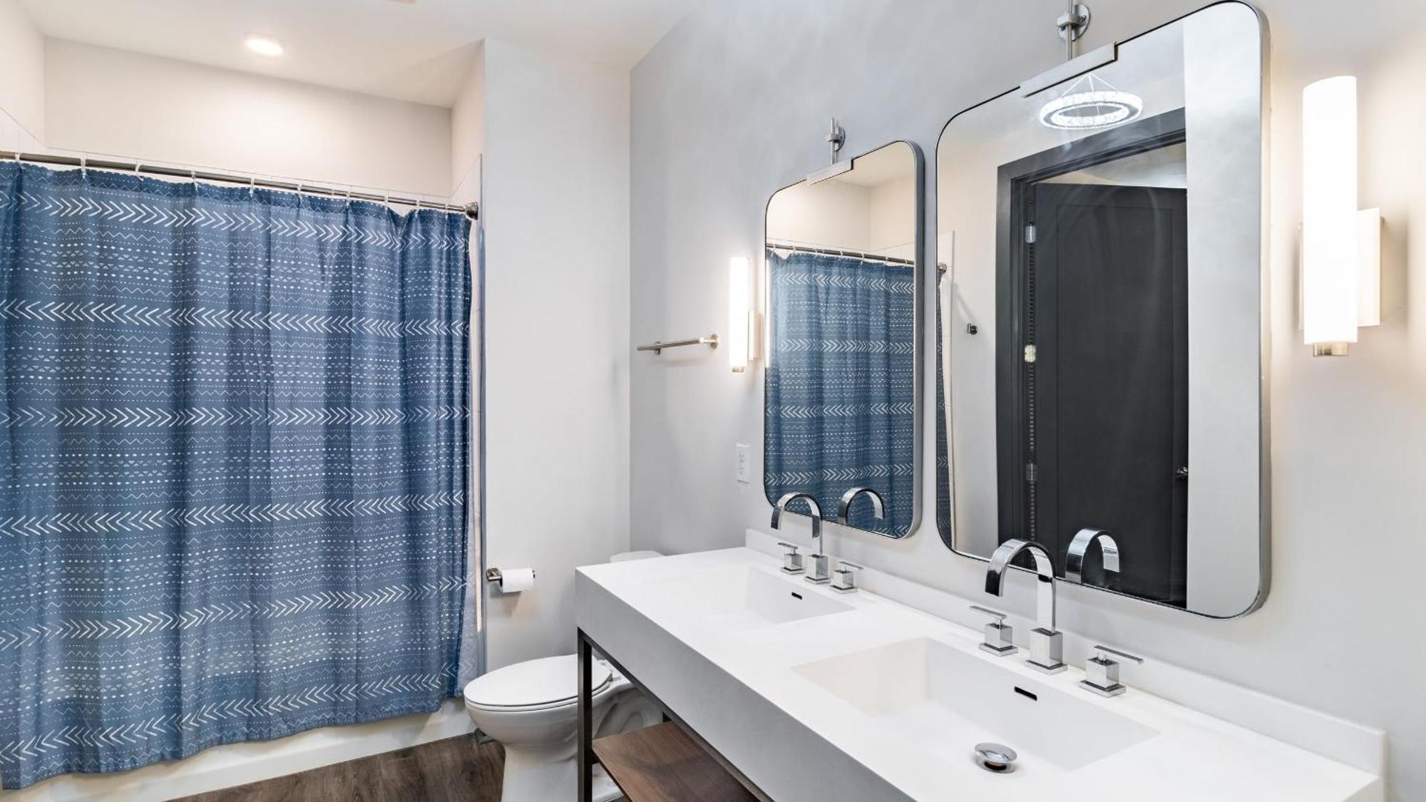 Holiday home Downtown 2br Balcony Parking Near Broadway *