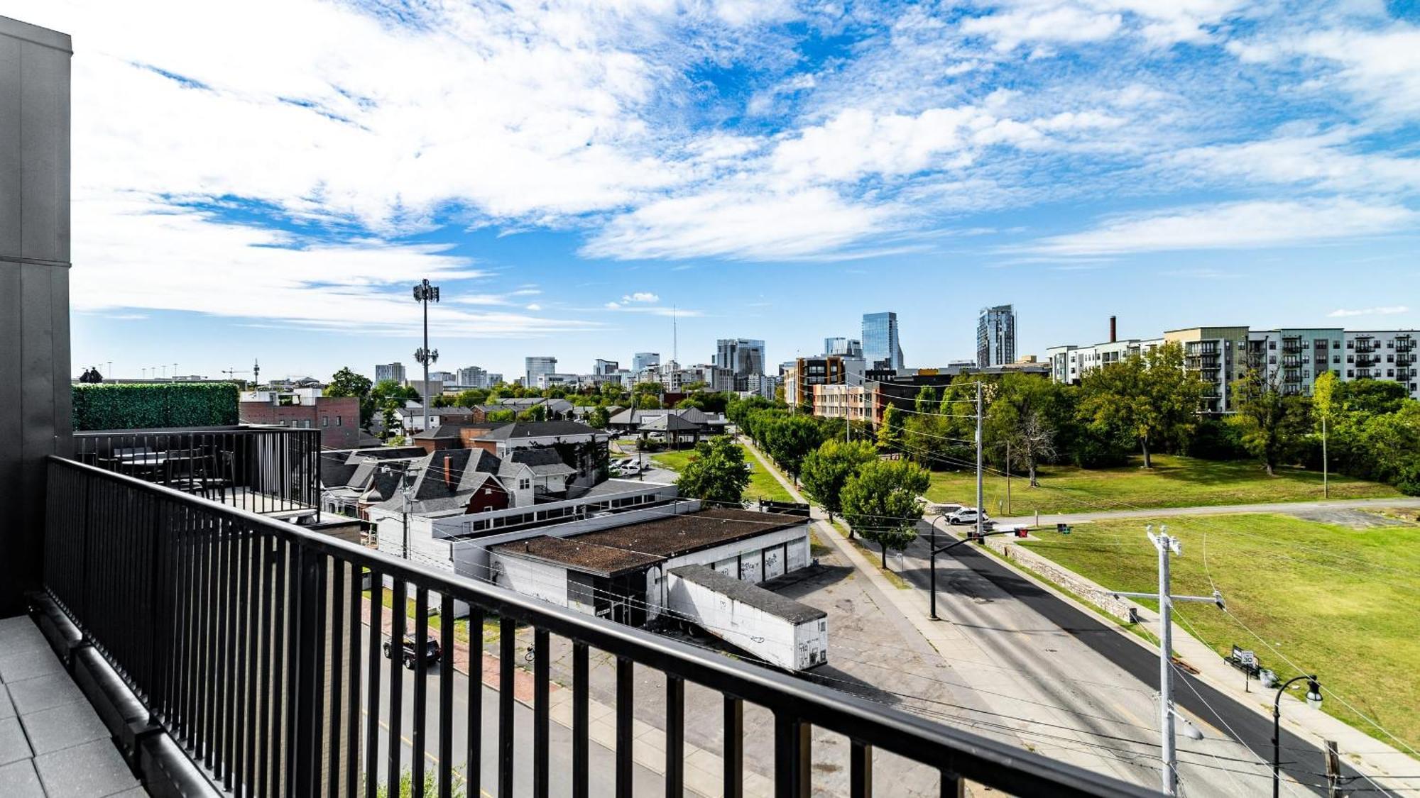 Holiday home Downtown 2br Balcony Parking Near Broadway