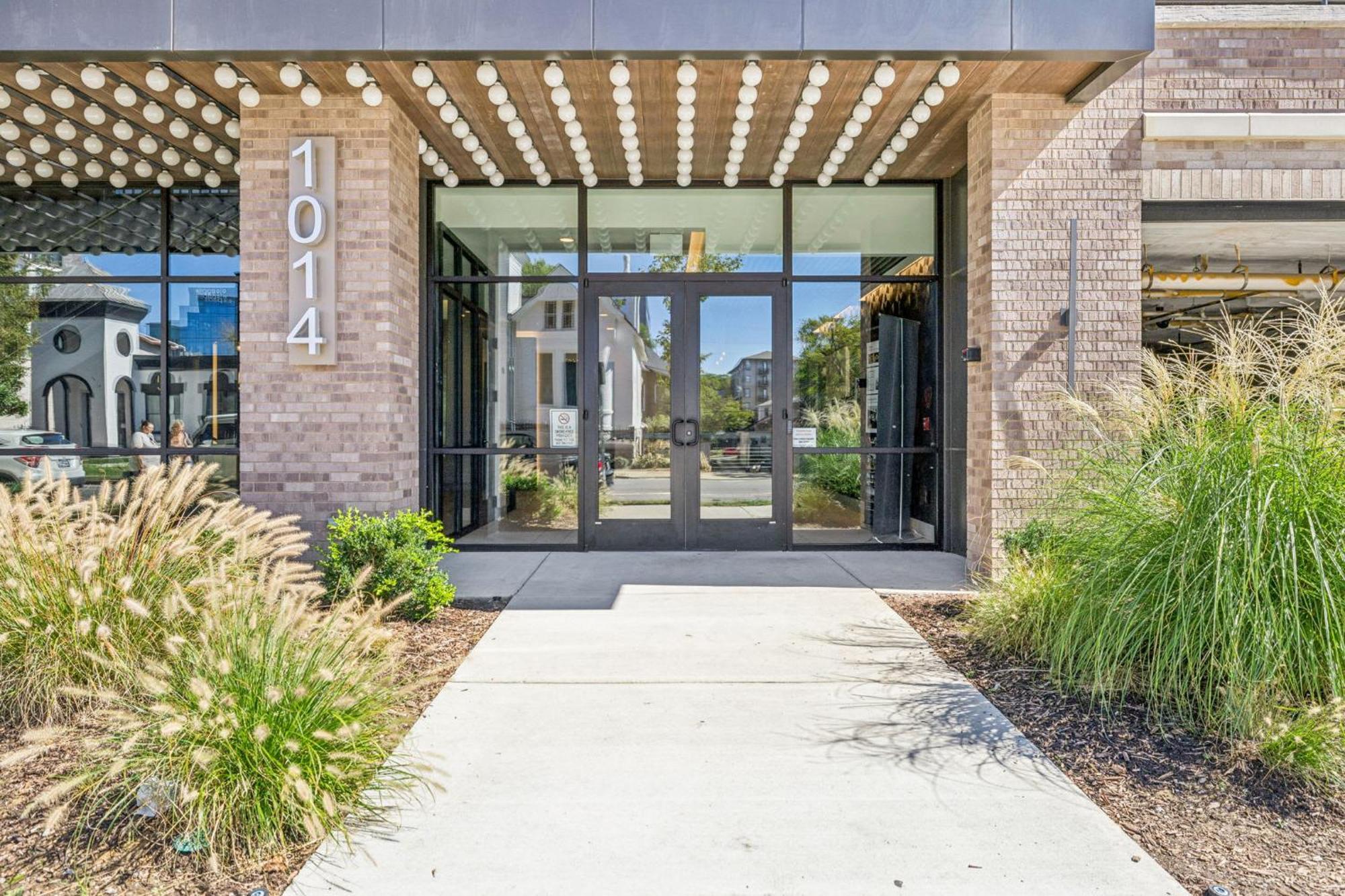 H&o On Music Row Nashville