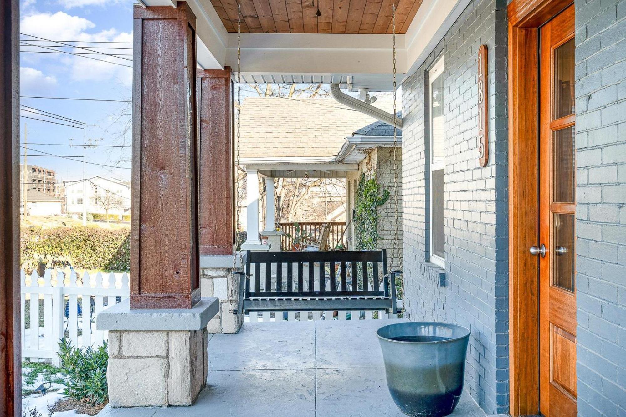 Holiday home Blue Pearl - Private Backyard - Mins To Broadway