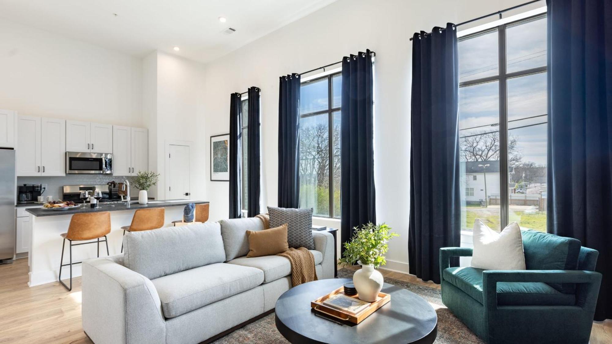 New Build Sleeps 12 2 Modern Design Near Downtown Holiday home