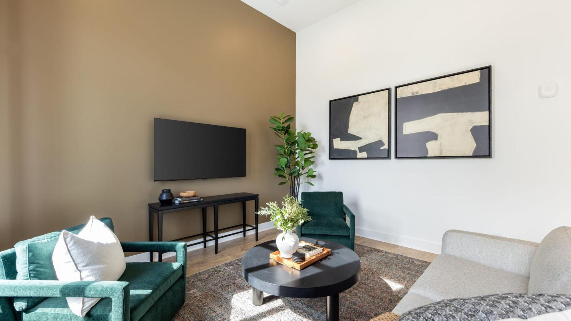 New Build Sleeps 12 2 Modern Design Near Downtown Holiday home