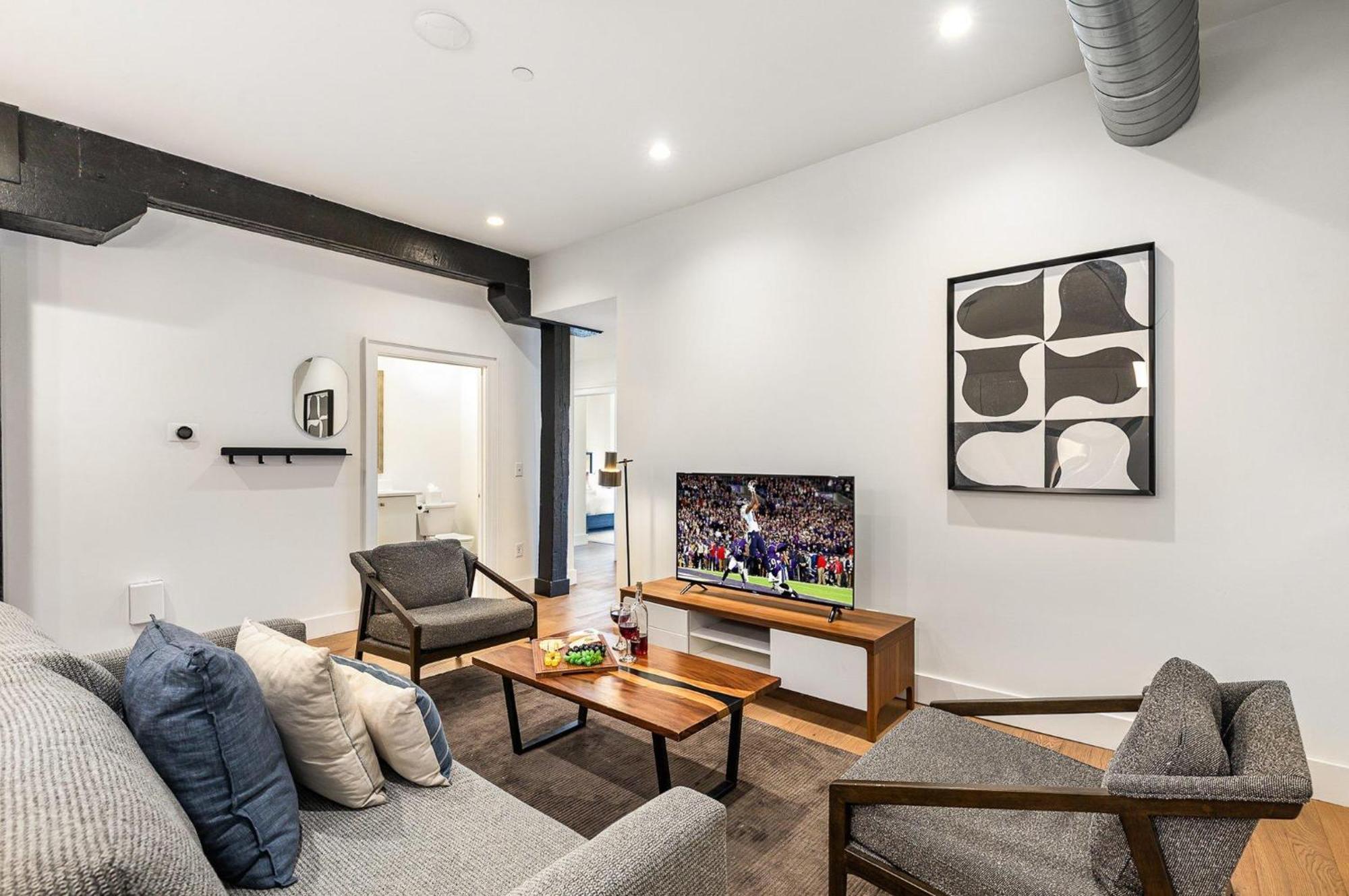 Holiday home The Saddlery-frequency-2 Units-walk 2 Broadway