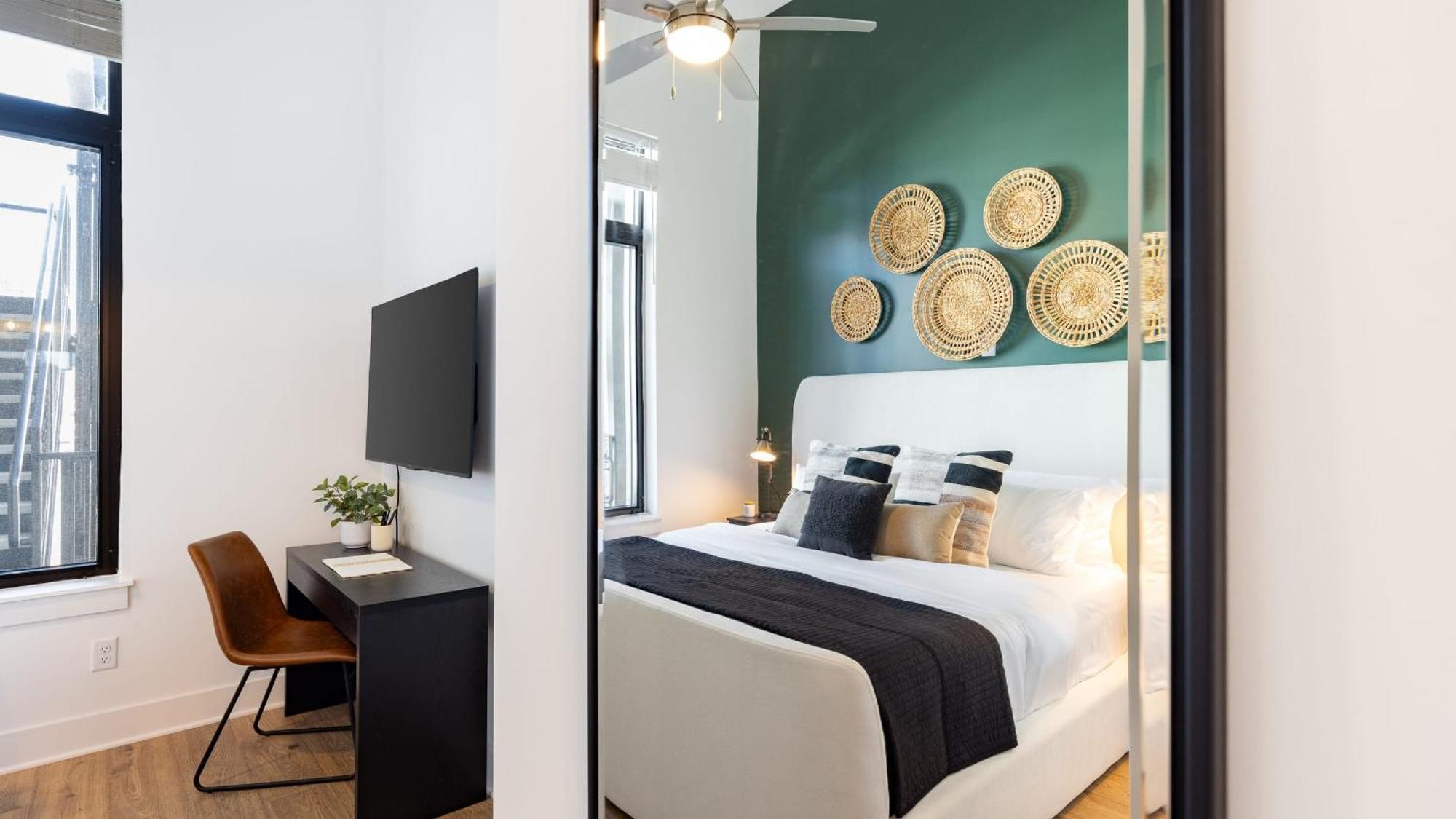 New Build Sleeps 12 2 Modern Design Near Downtown Holiday home *