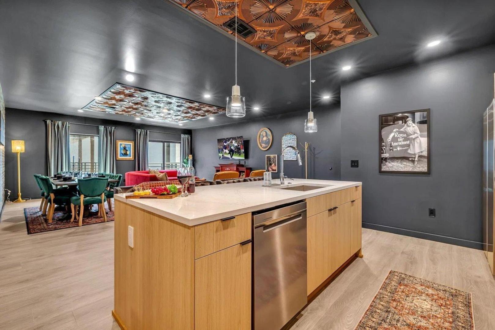 Hyve - Tropical Penthouse - Pool & Gym Nashville