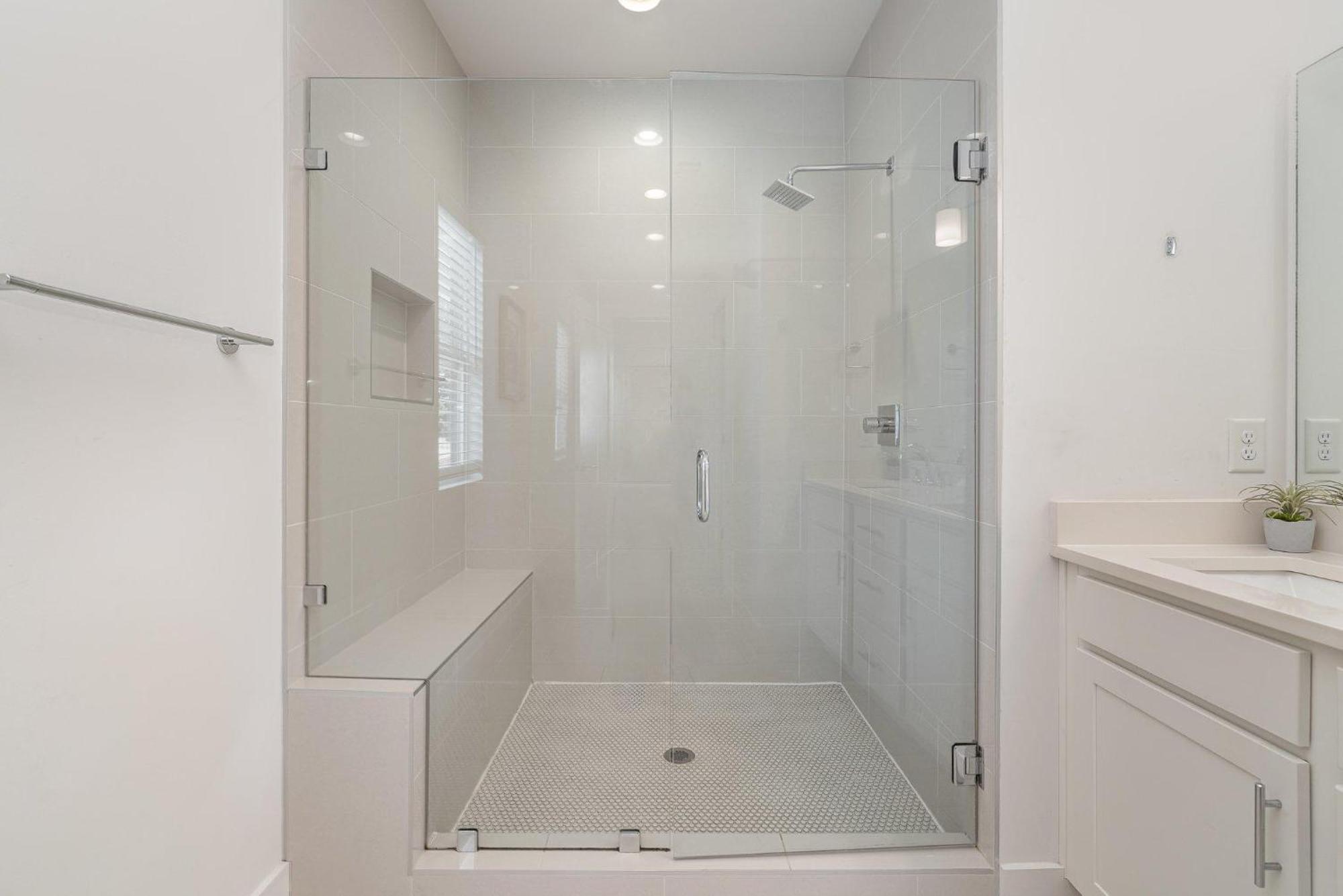 Double Time - Ping-pong Table - Mins To Germantown Holiday home *