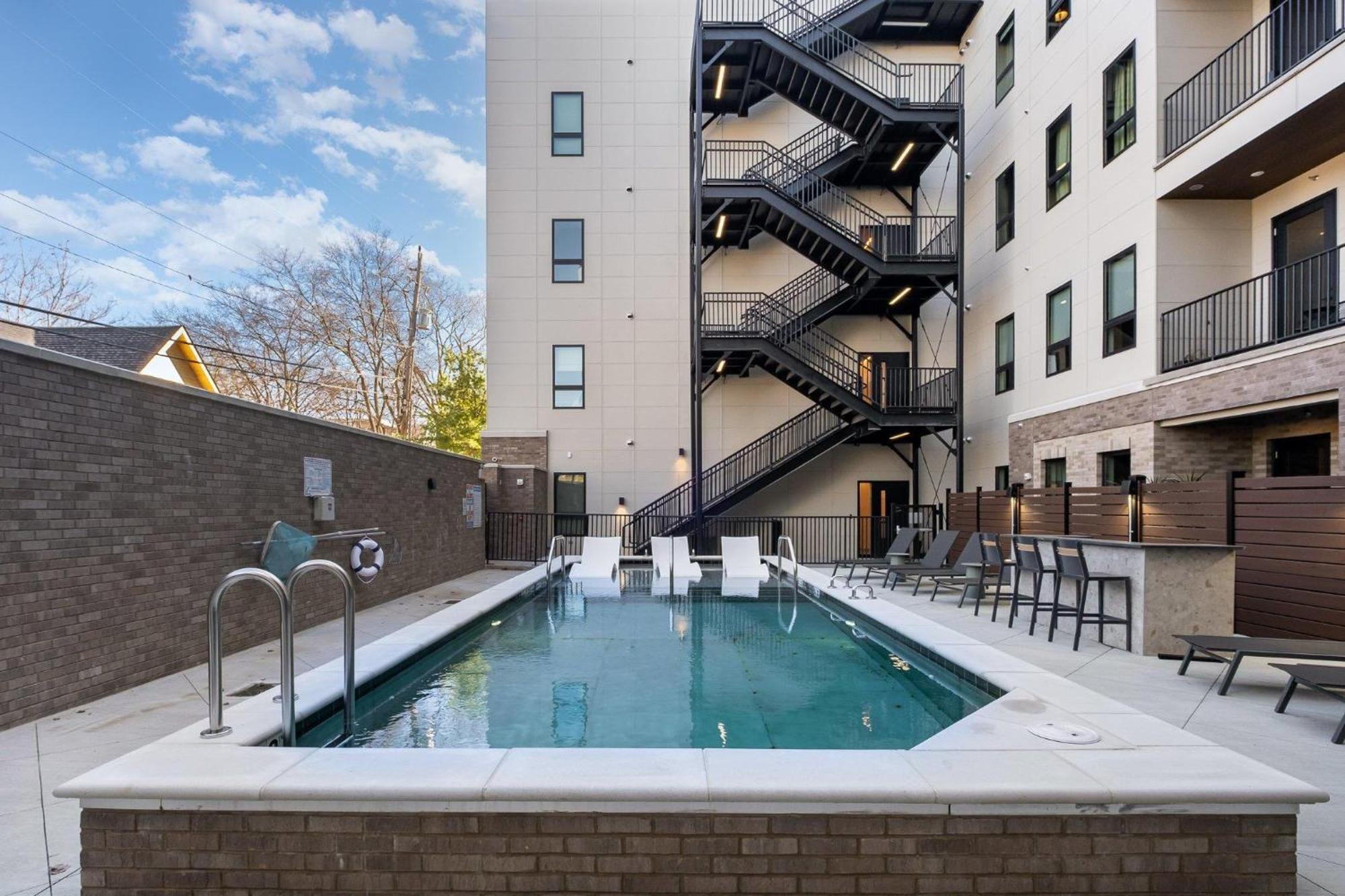 Treble Maker -rooftop Lounge - Pool - In Music Row *