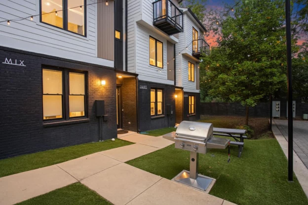 Structure At 8th Argyle Elite Nash Vacation Spot