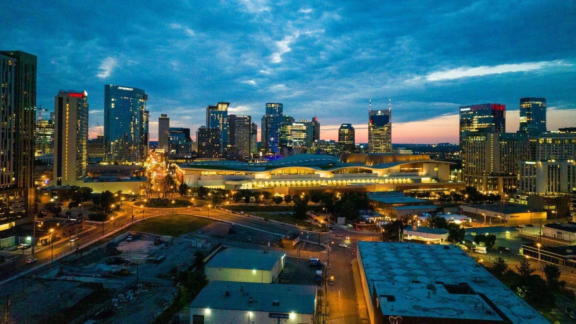 Hyve - Cowgirl Twirl - Walk To Broadway * Nashville