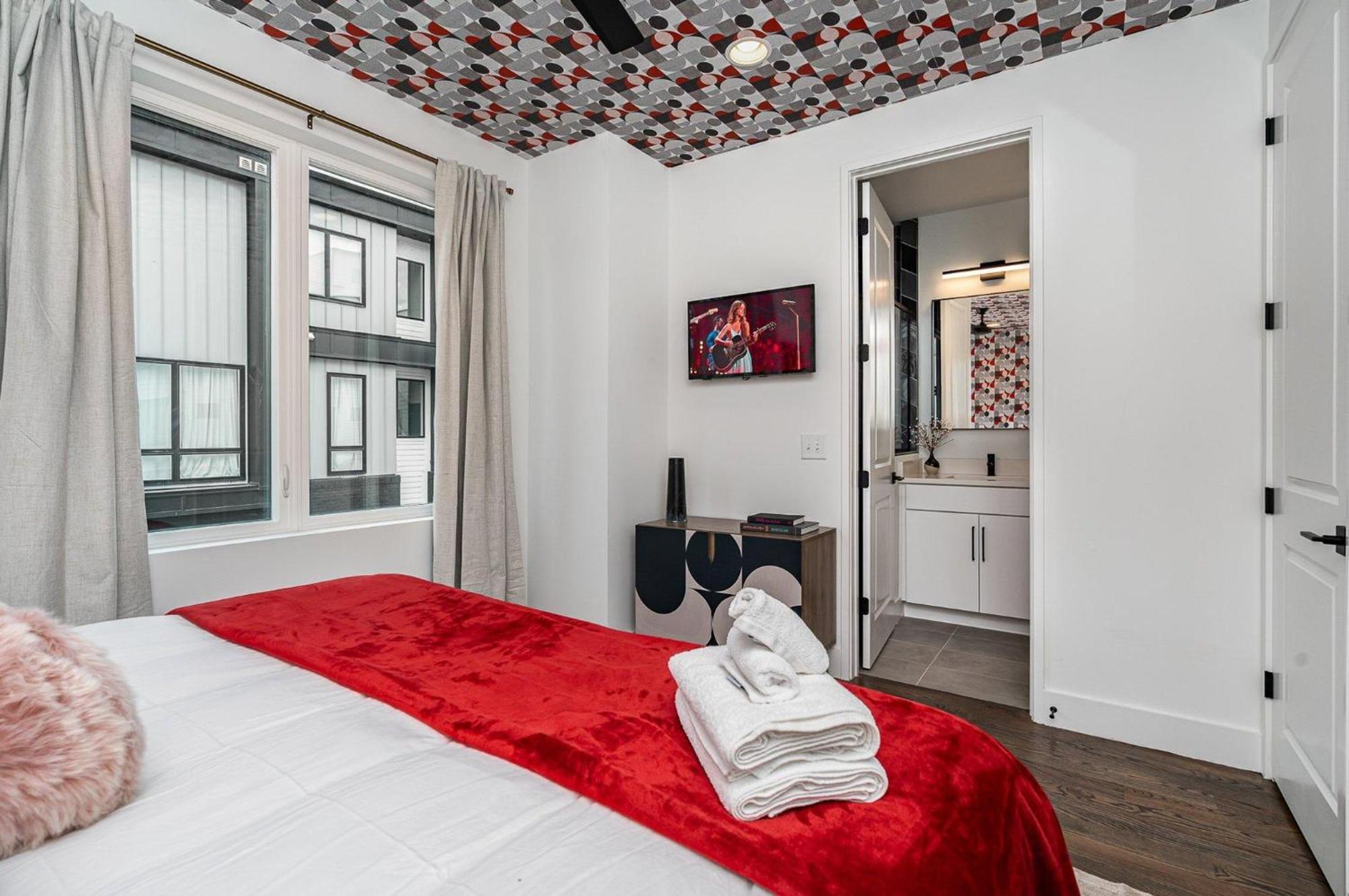 Holiday home Rhythm Row - Rooftop Hot Tubs - Mins To Broadway *