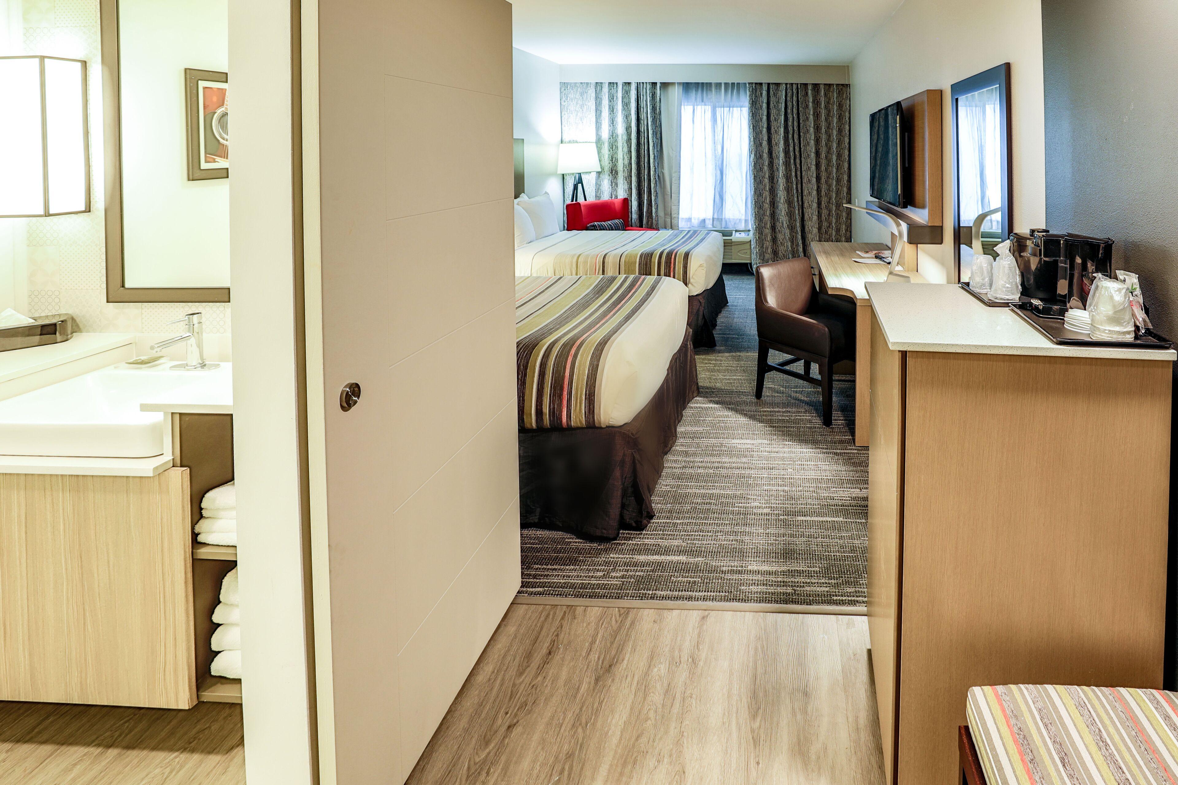 Hotel Country & By Radisson Airport Tn 3*