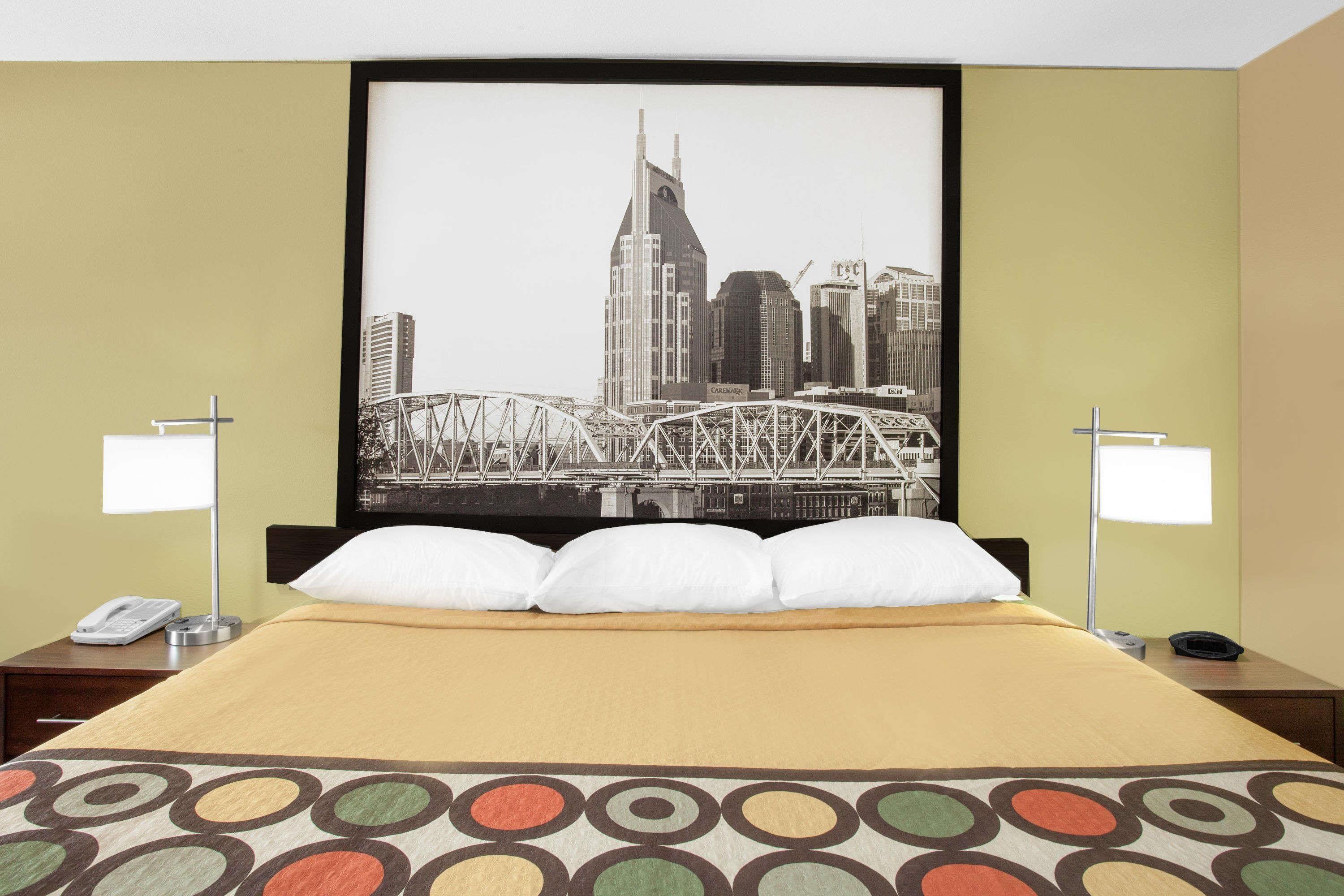 Super 8 By Wyndham West