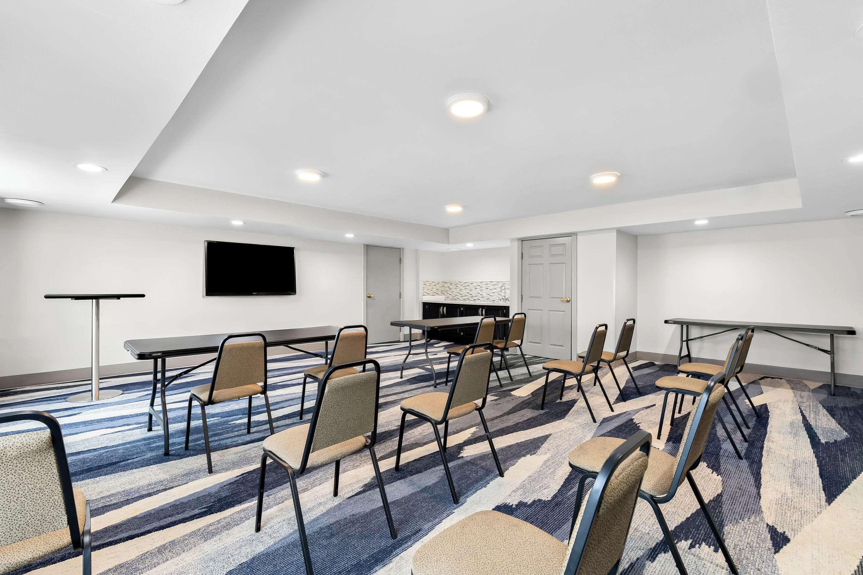 Hotel Comfort & Near Tanger Outlets I-24 Antioch 3*