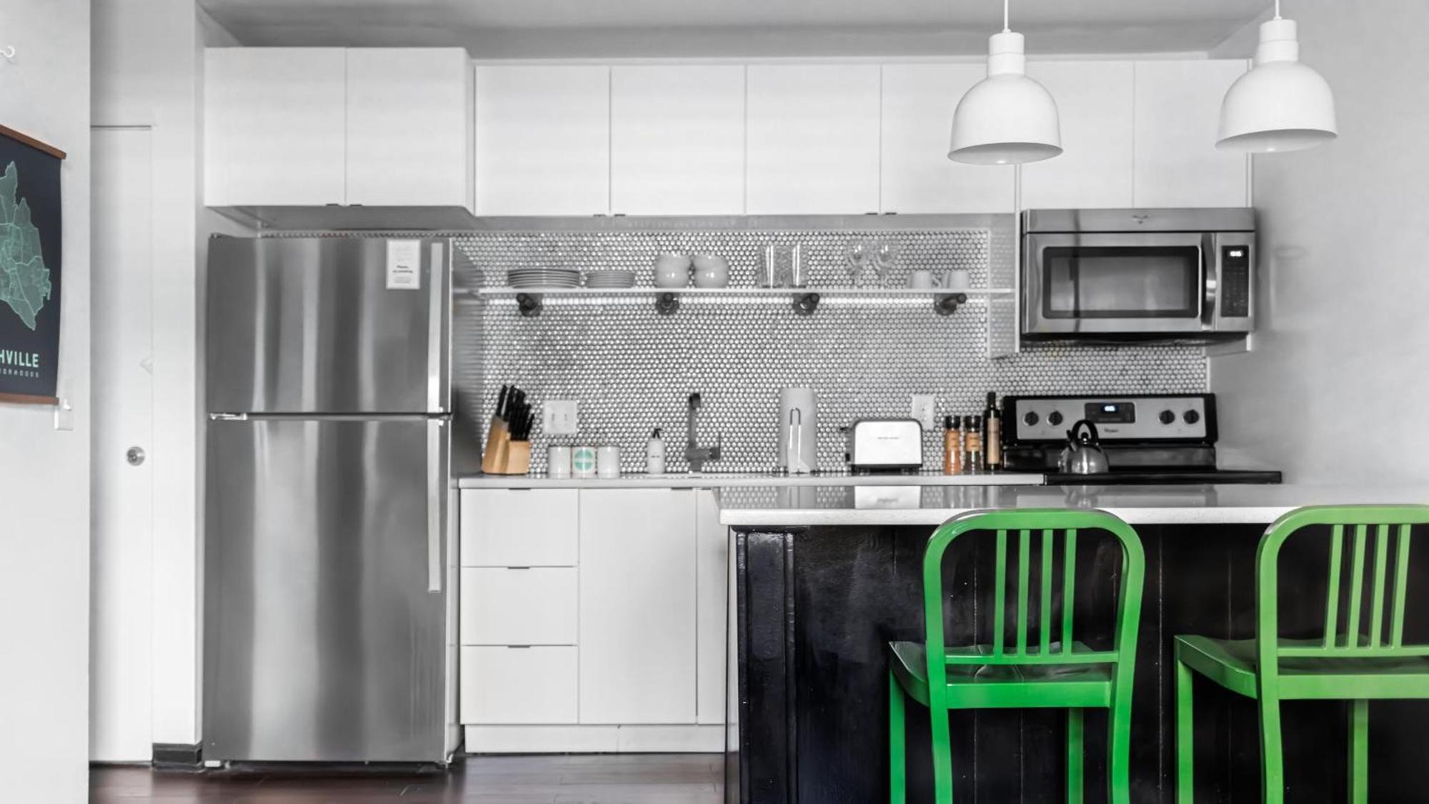 Sleeps 8 4 Sobro W Kitchens Art Walk To Broadway - By Avantstay