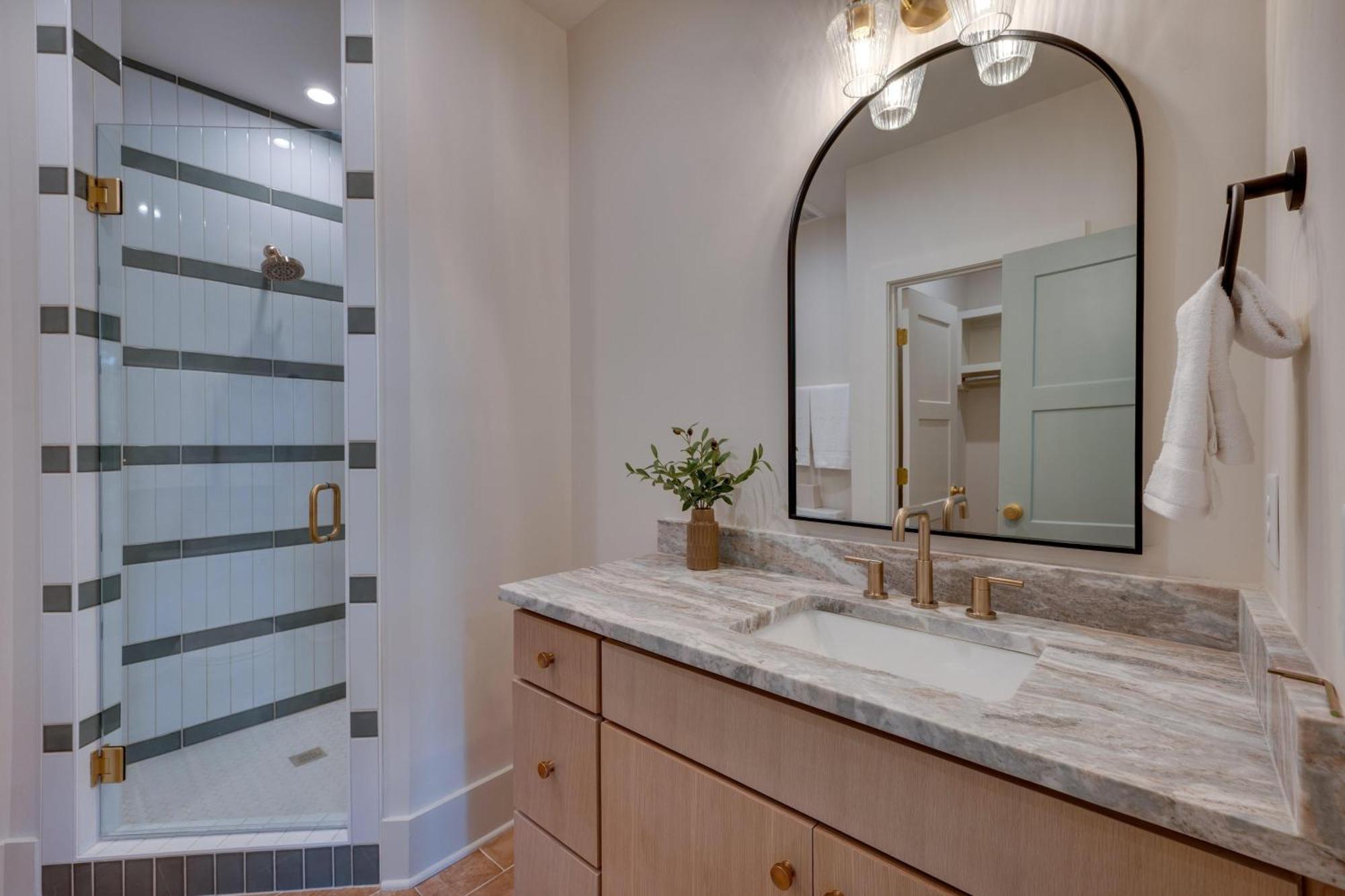 Eclipse - Ultra High End Finishes - Rooftop Patio Holiday home