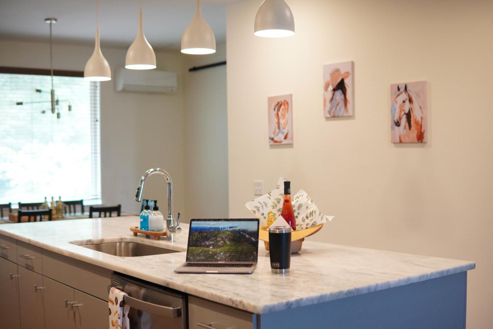 Music Family Retreat - Near Airport, Downtown Holiday home