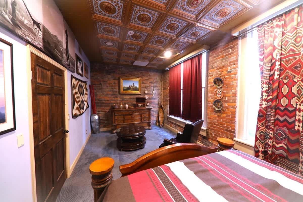 Holiday home Rockstar Mansion By Broadway *