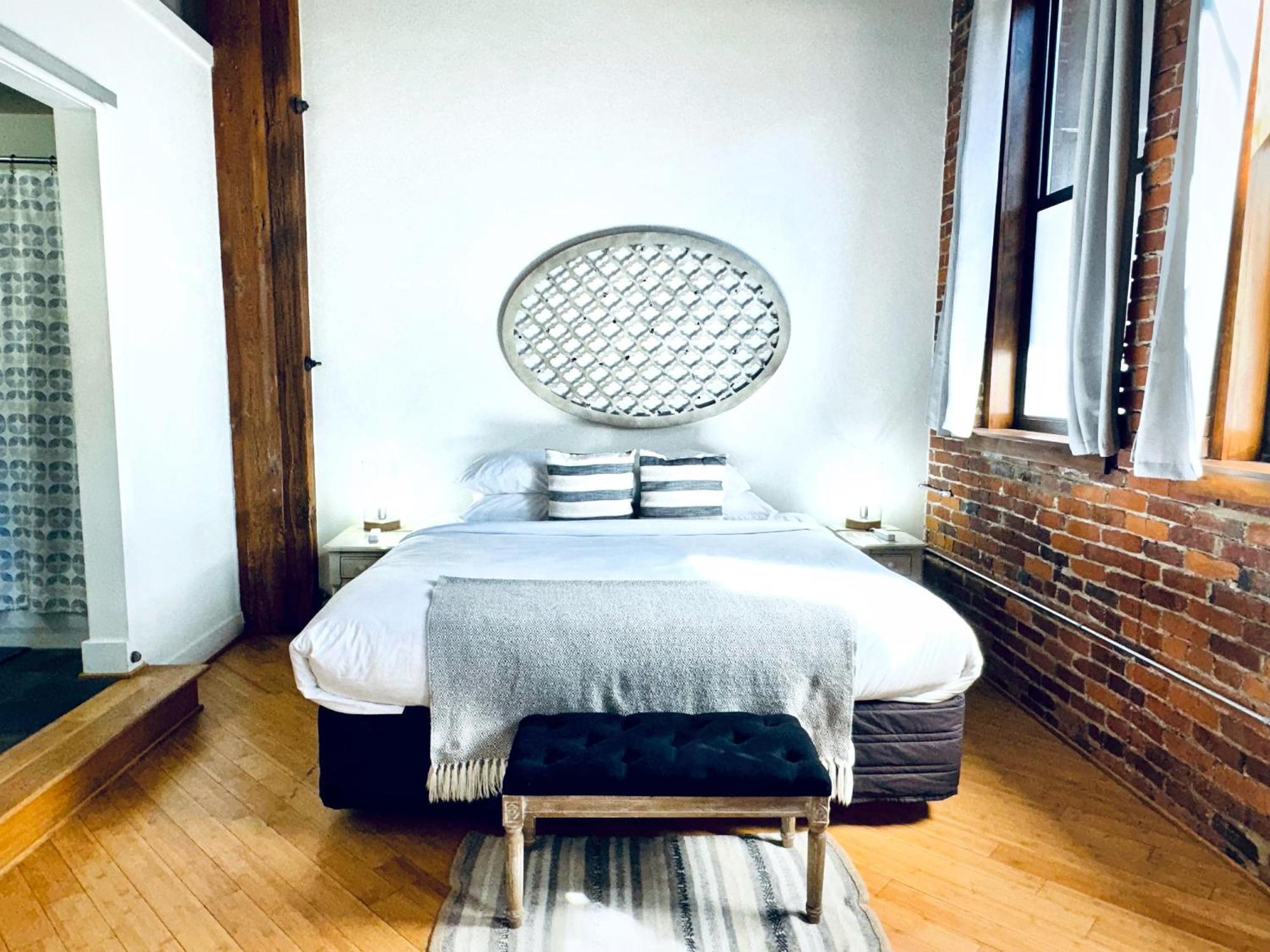 No Show Jones Nashville