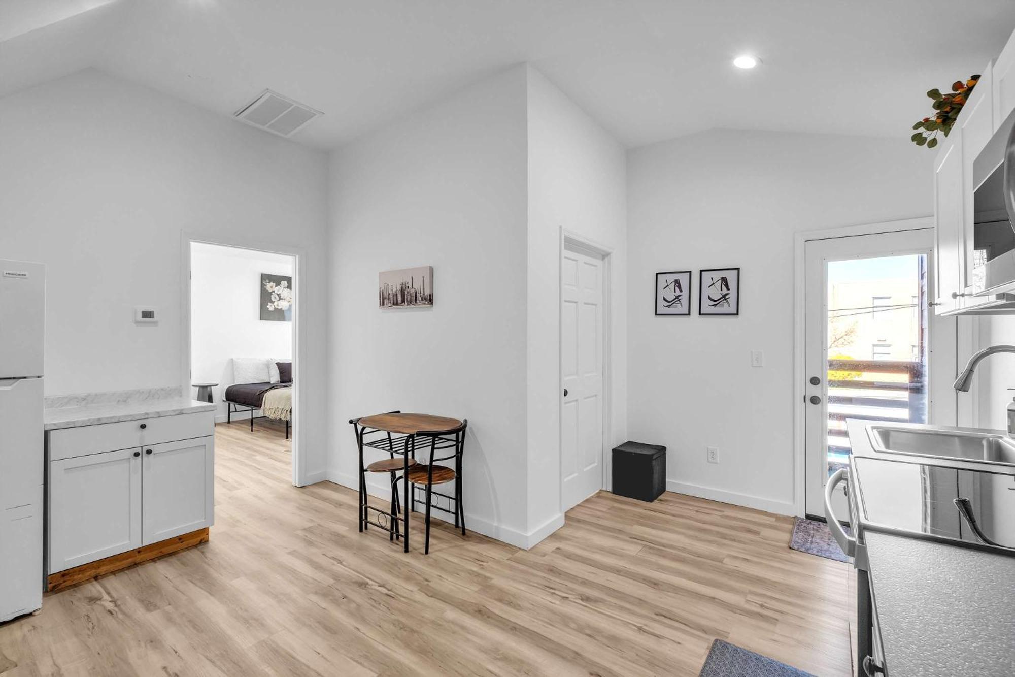 Spacious Duplex In Prime Location *