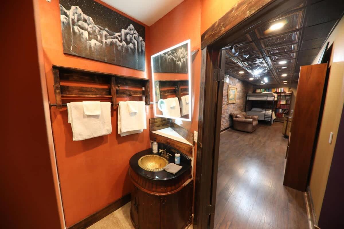 Holiday home Rockstar Mansion By Broadway *