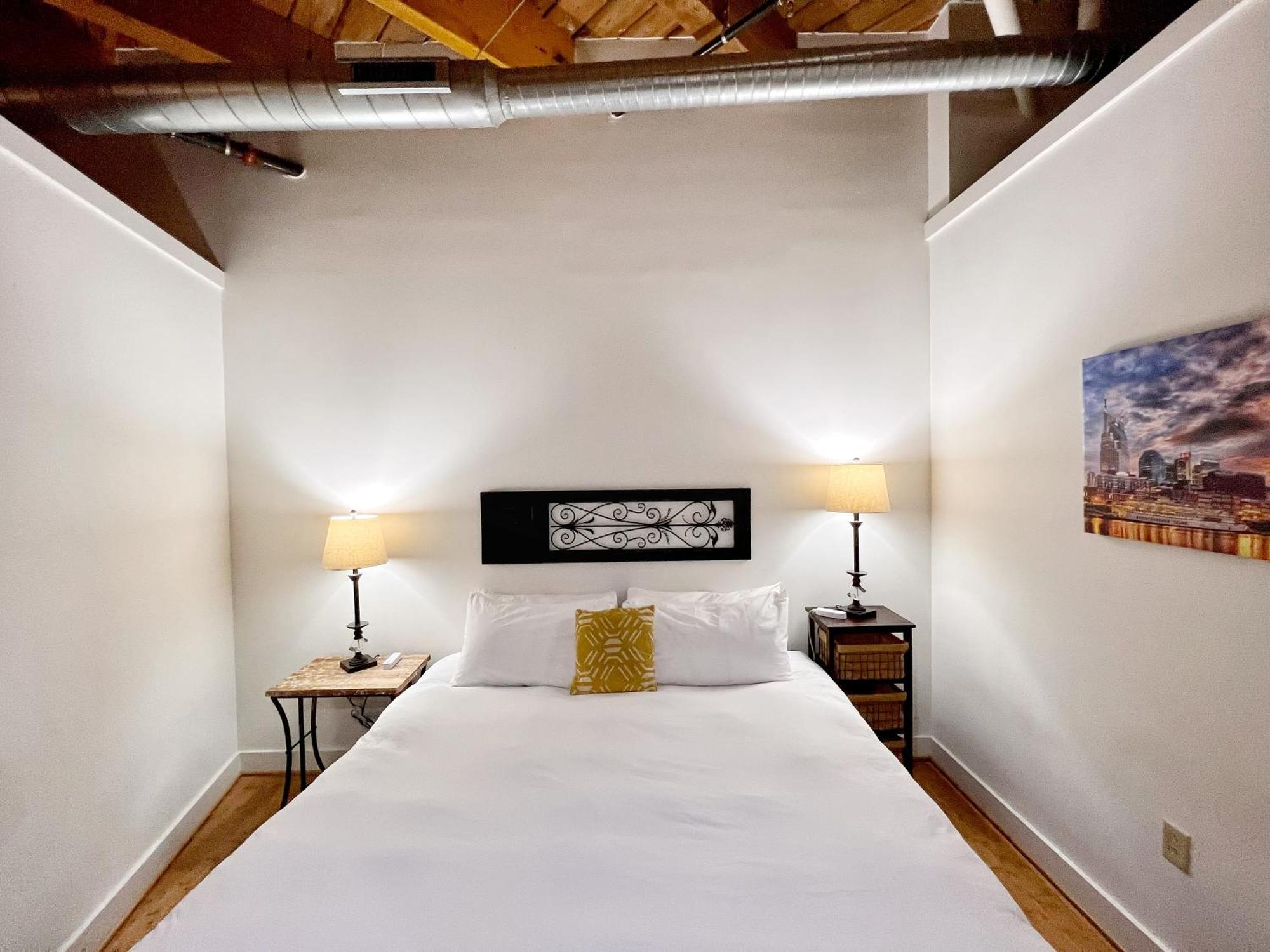 No Show Jones Apartment *