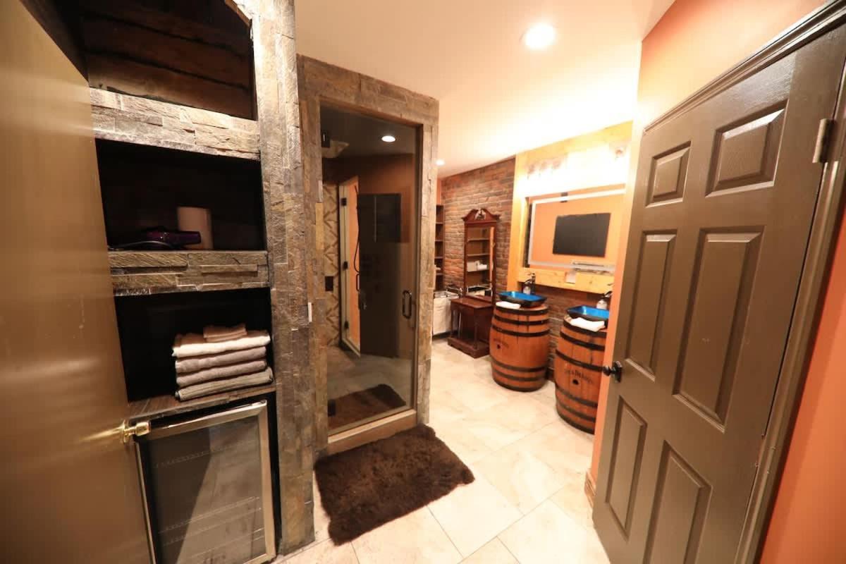 Rockstar Mansion By Broadway Holiday home *