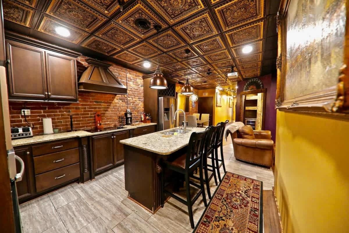 Rockstar Mansion By Broadway Holiday home Nashville