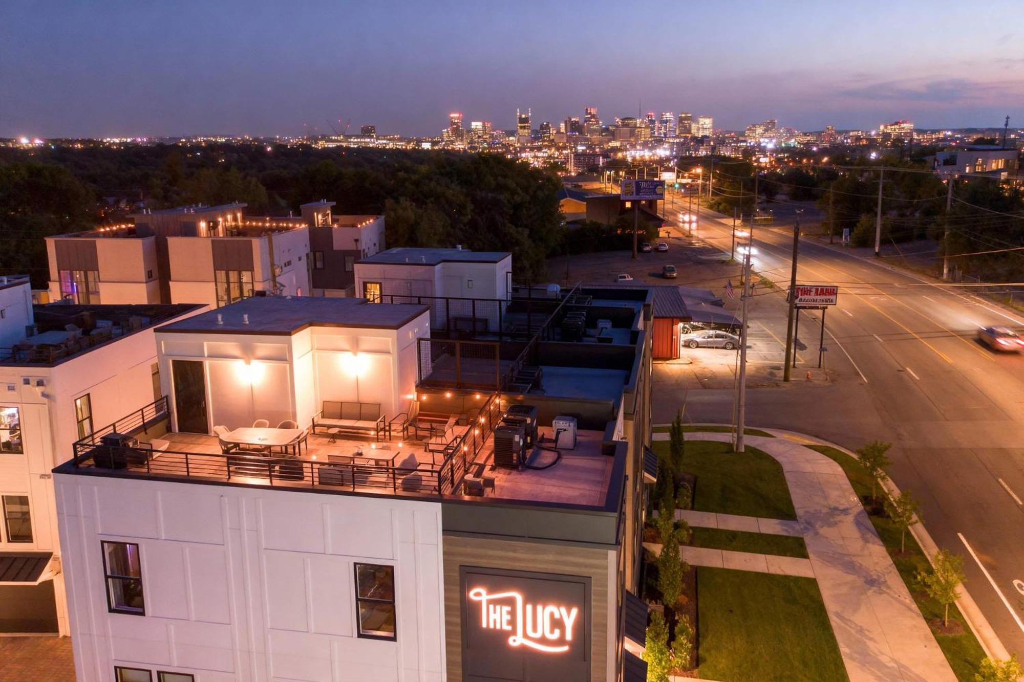 Rooftop Fire Pit Lounge Skyline Dt Nash Views Holiday home *