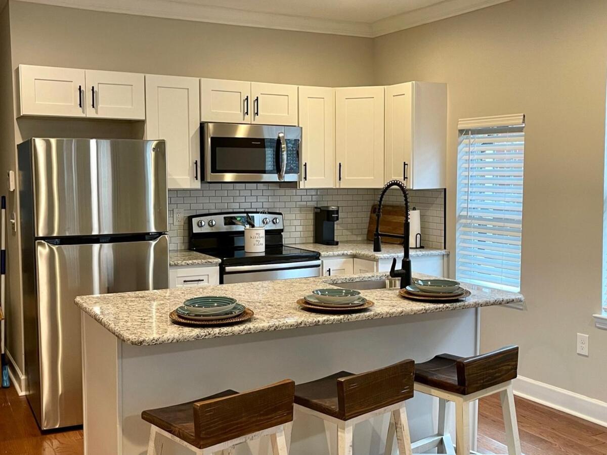 The Jefferson Weekend Haven Prime Location Apartment