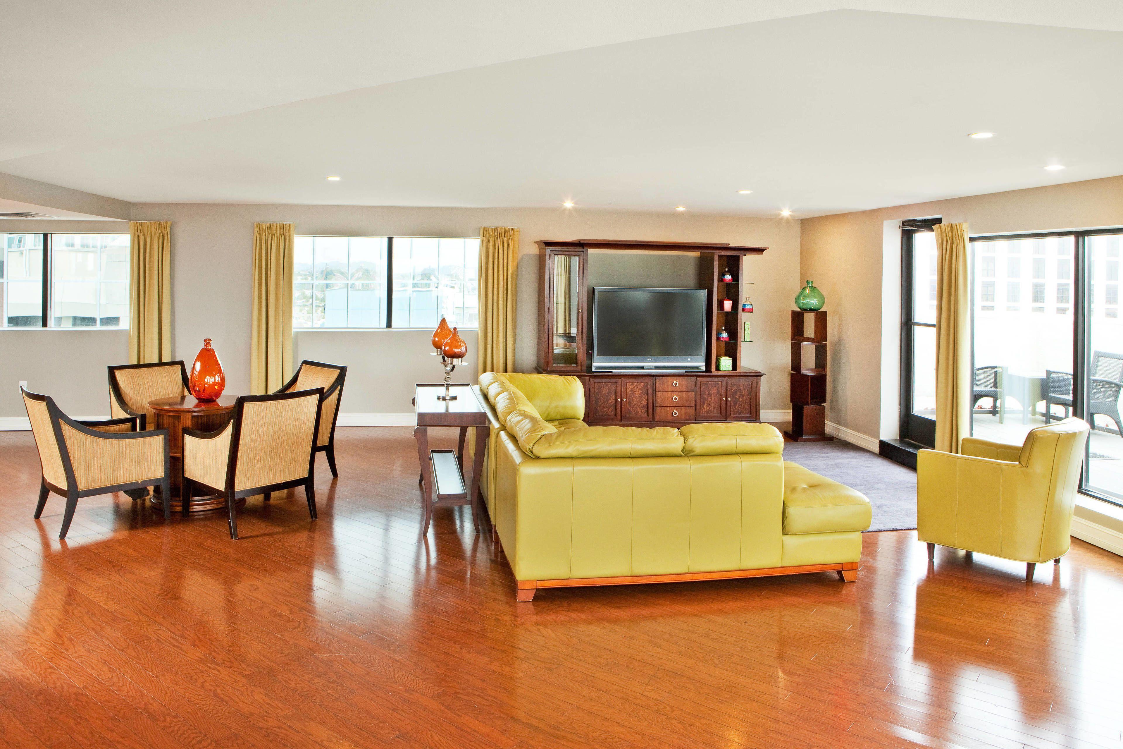 Aloft West End Hotel