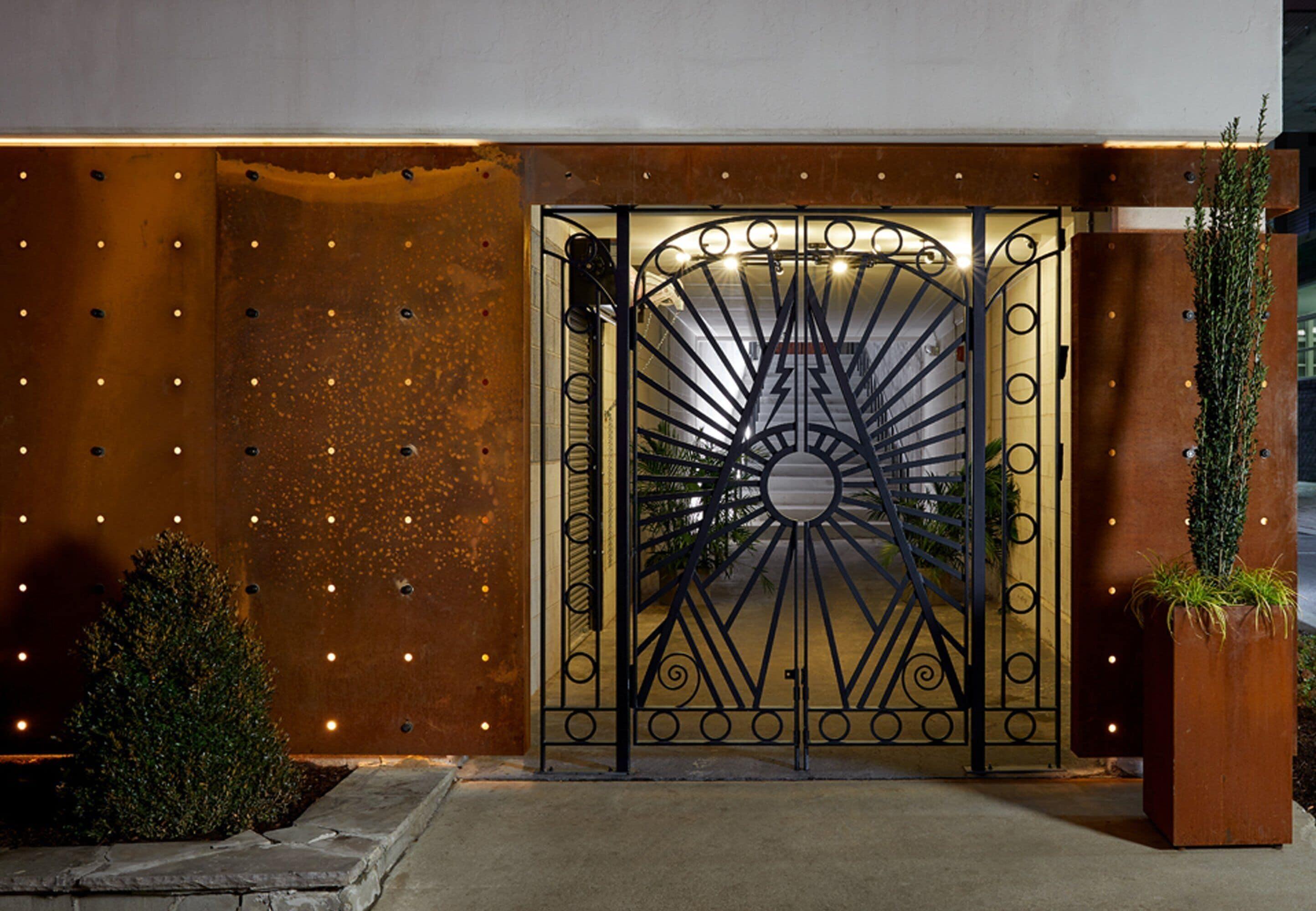 Hutton Hotel 4*