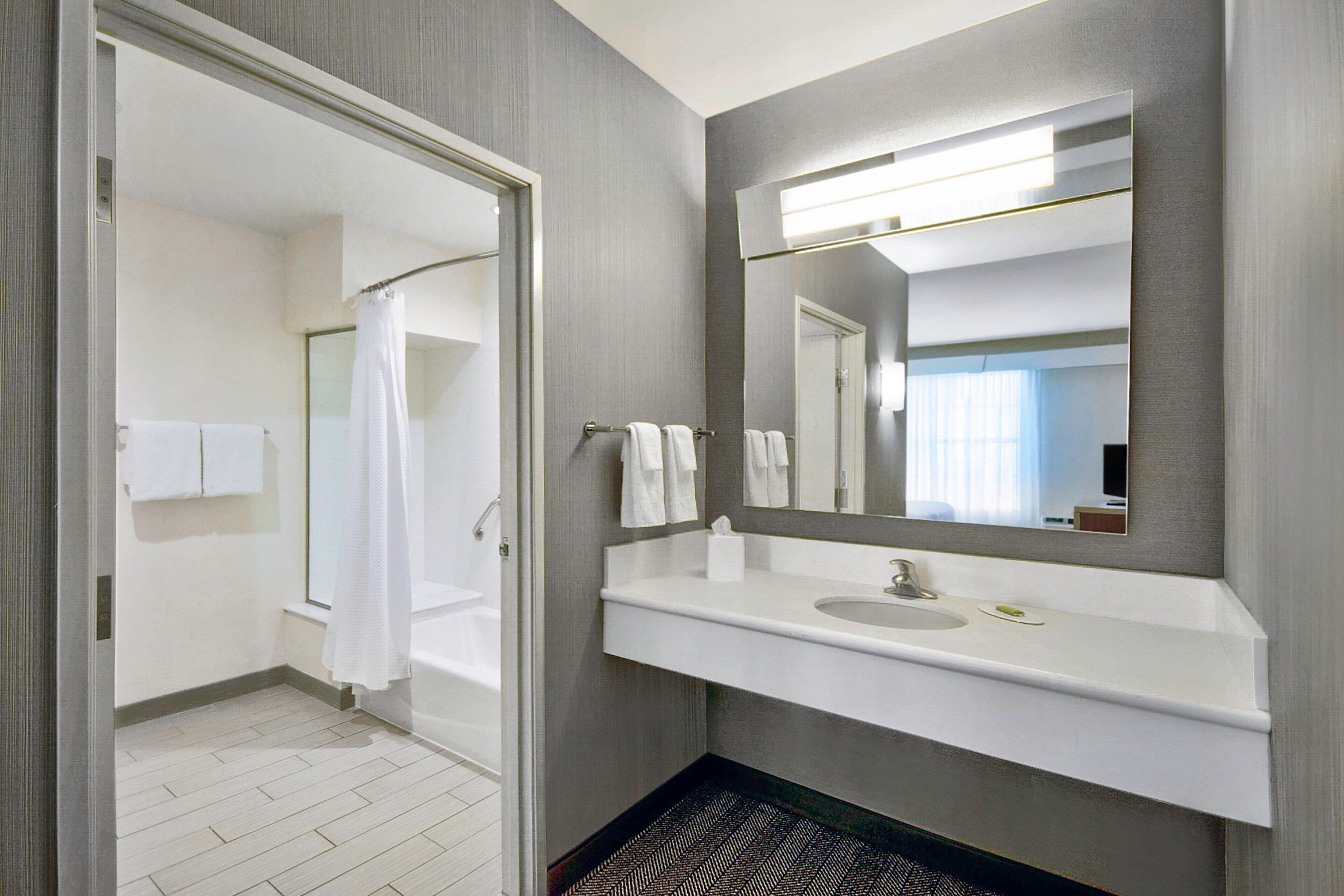 Courtyard By Marriott Hills Hotel 3*
