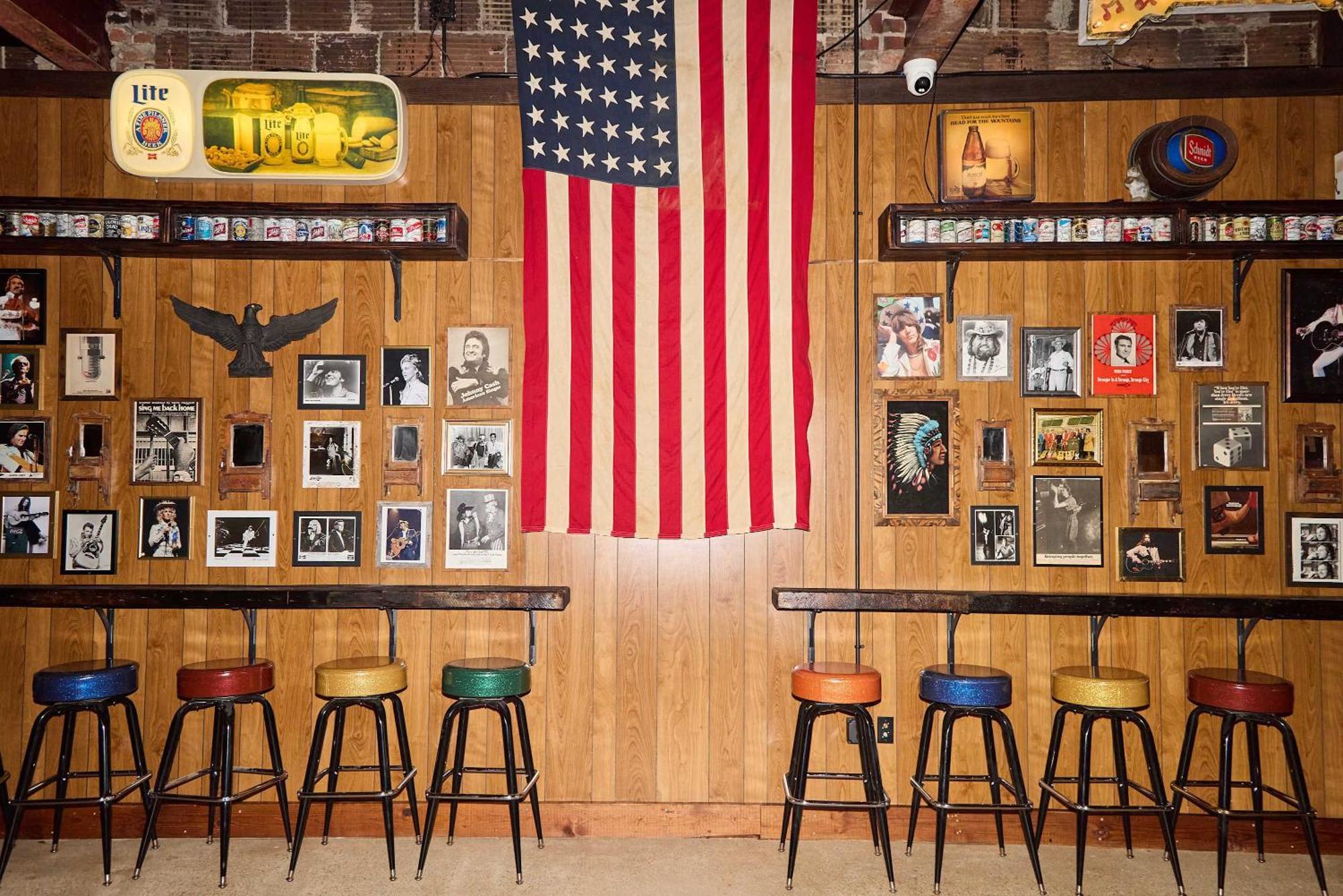 Holiday home Chic 3bd, Rooftop, Game Room, 10 Min To Broadway, Garage, Ping Pong, Karaoke, Axe Throwing, Shuffleboard, 10 Mins To Broadway, 5 Mins To Five Points, Perfect For Bachelors Or Bachelorettes, 24 Hr Hospitality