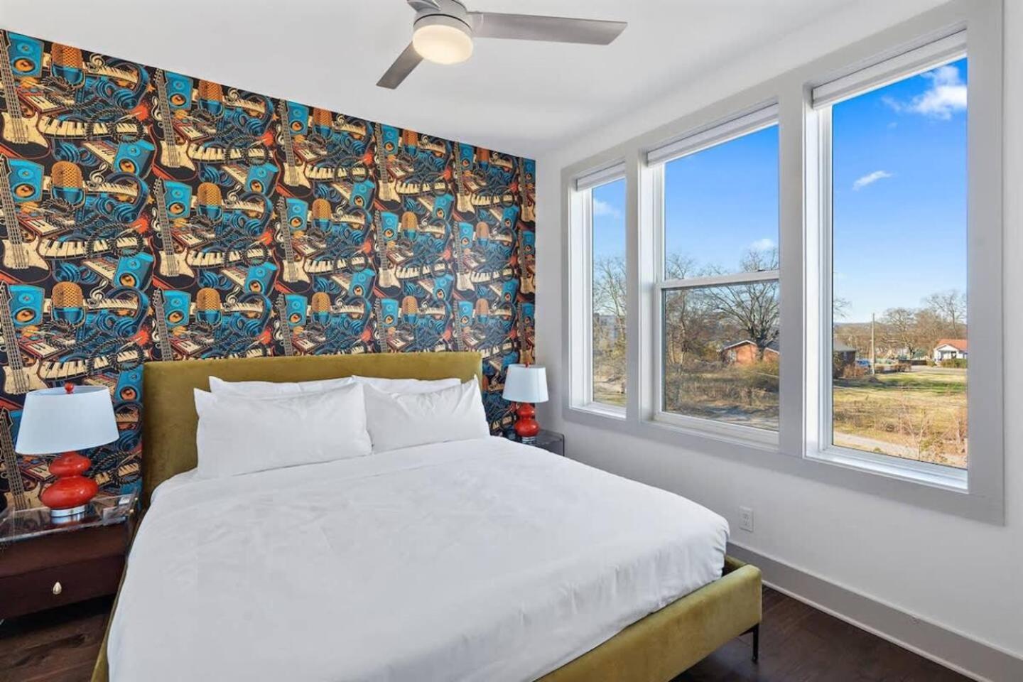 The Southern Lady & Gentleman - Rooftop Patios Holiday home *