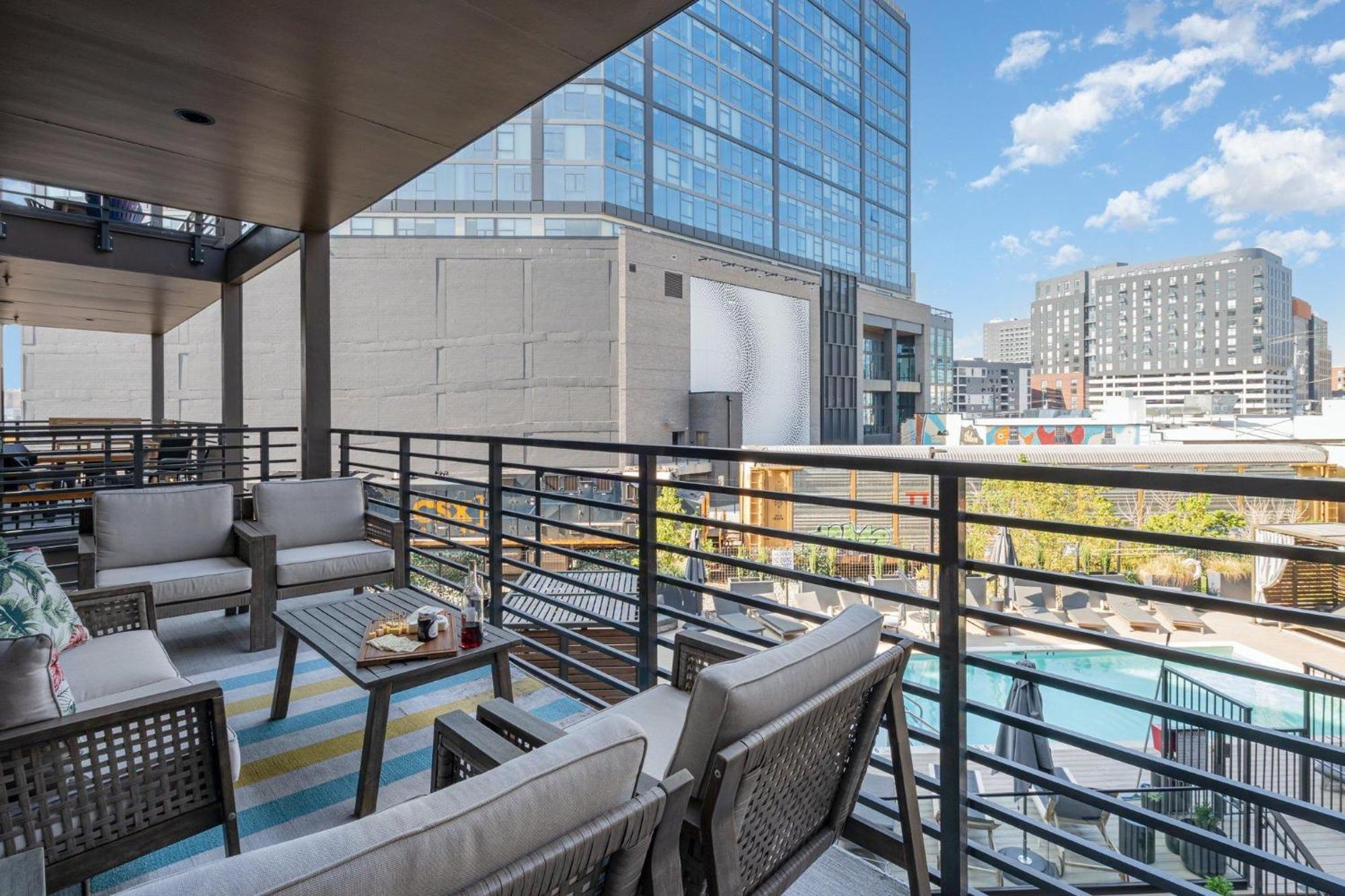 Holiday home Hyve - Neon Lights - Pool & Gym - Walk To Broadway Nashville