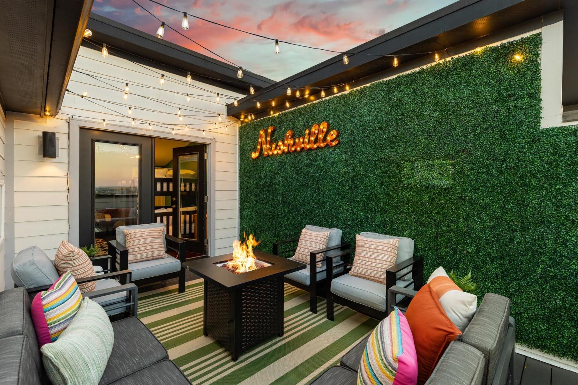 Private Rooftop Near Vanderbilt Only 2 Miles From Downtown Holiday home *