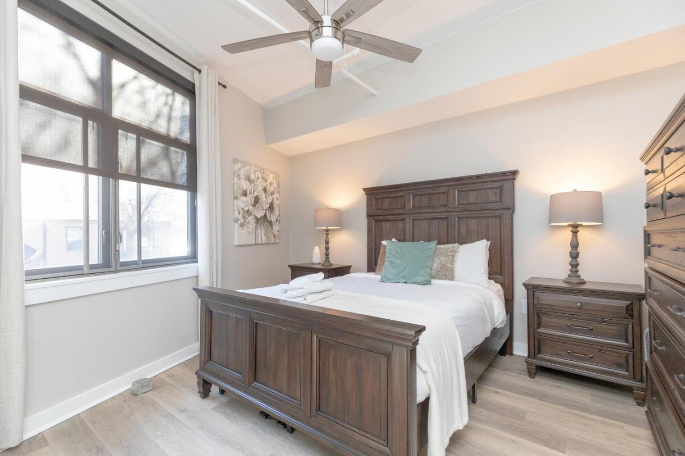 Luxurious Downtown 2 Bedroom 2 Bath With Views 1m Holiday home