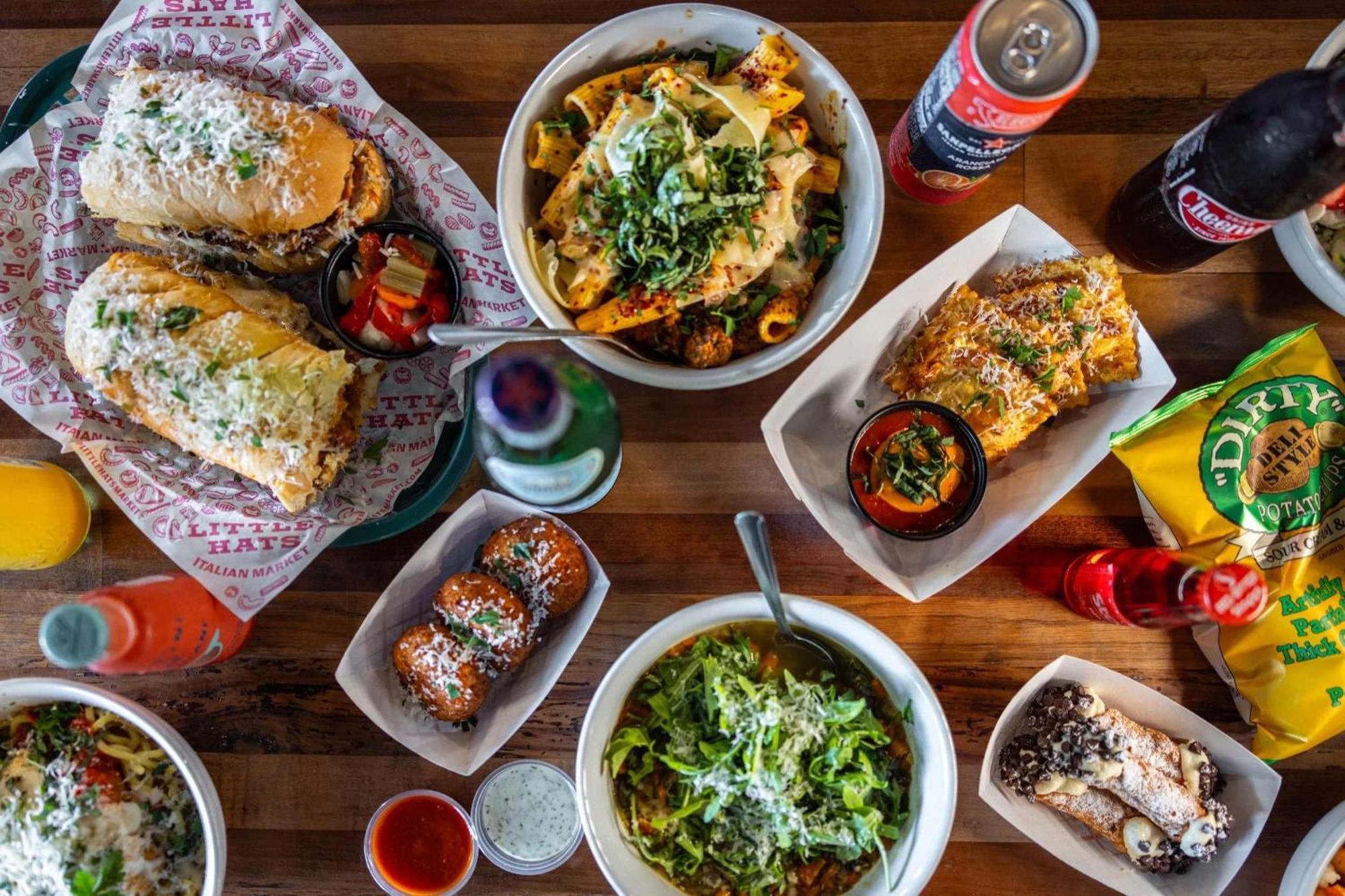 Chic 4br With Fenced Yard Walk To Dining Parking 5 Mins To Nissan Stadium Less Than 2 Miles To Broadway Workspace Parking 24 Hr Hospitality Great For Families *