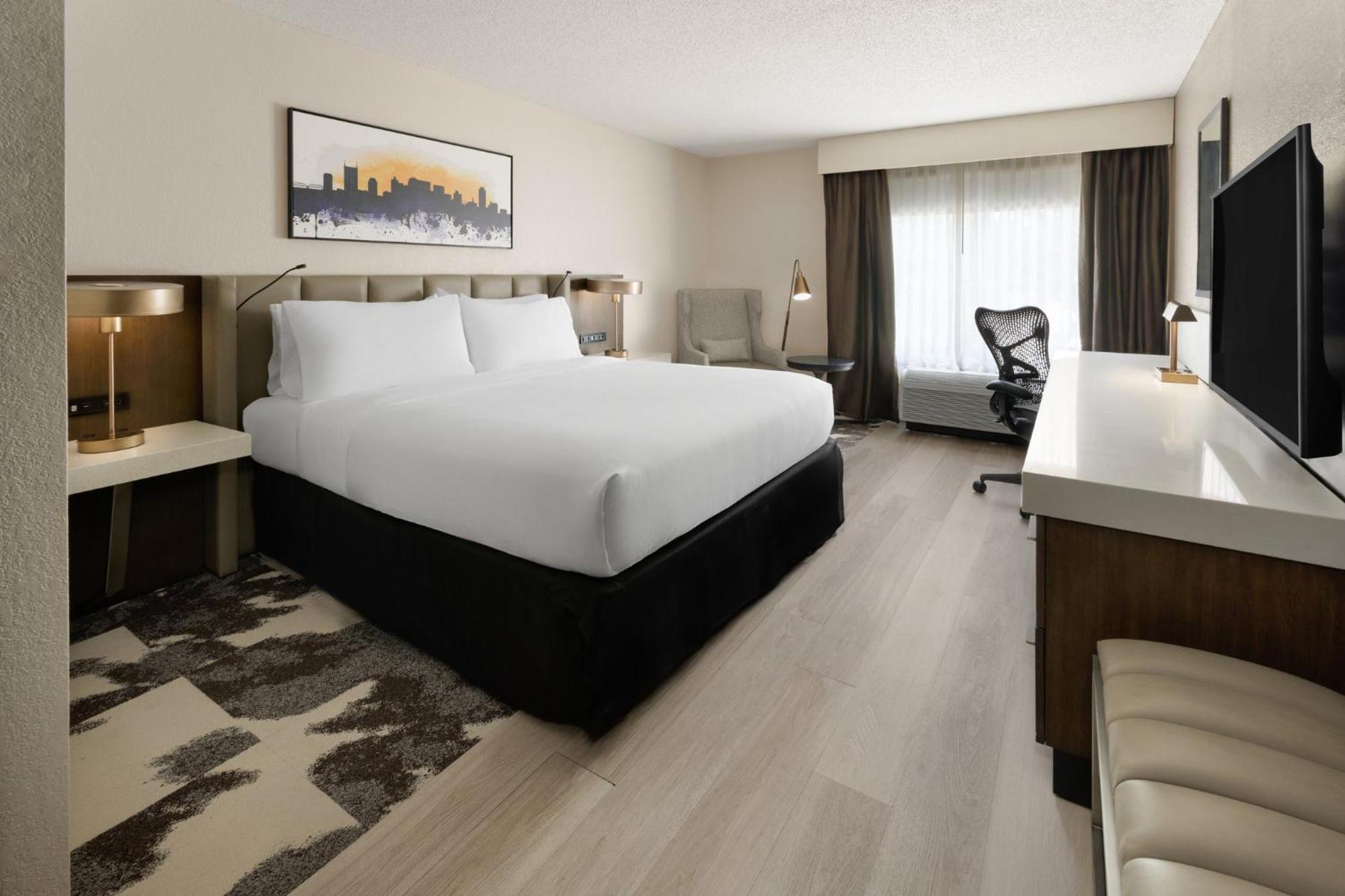 Crowne Plaza Airport By Ihg 3*