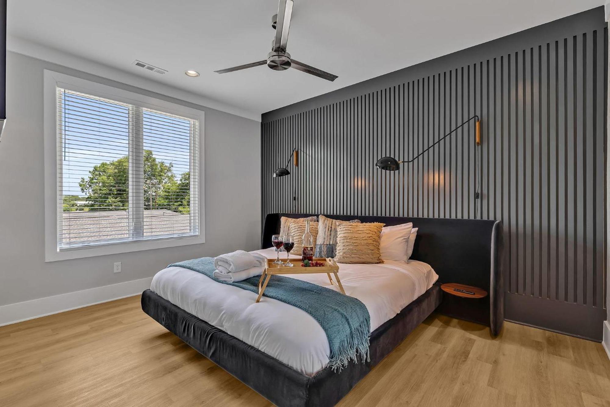 Tenor - Private Rooftop - 8 Mins To Broadway